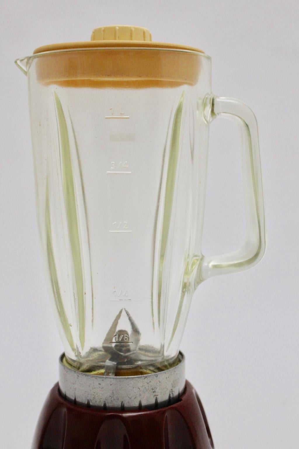 Multimix M2 in bachelite rossa d'epoca di Braun AG, Germania, anni '50 in vendita 1