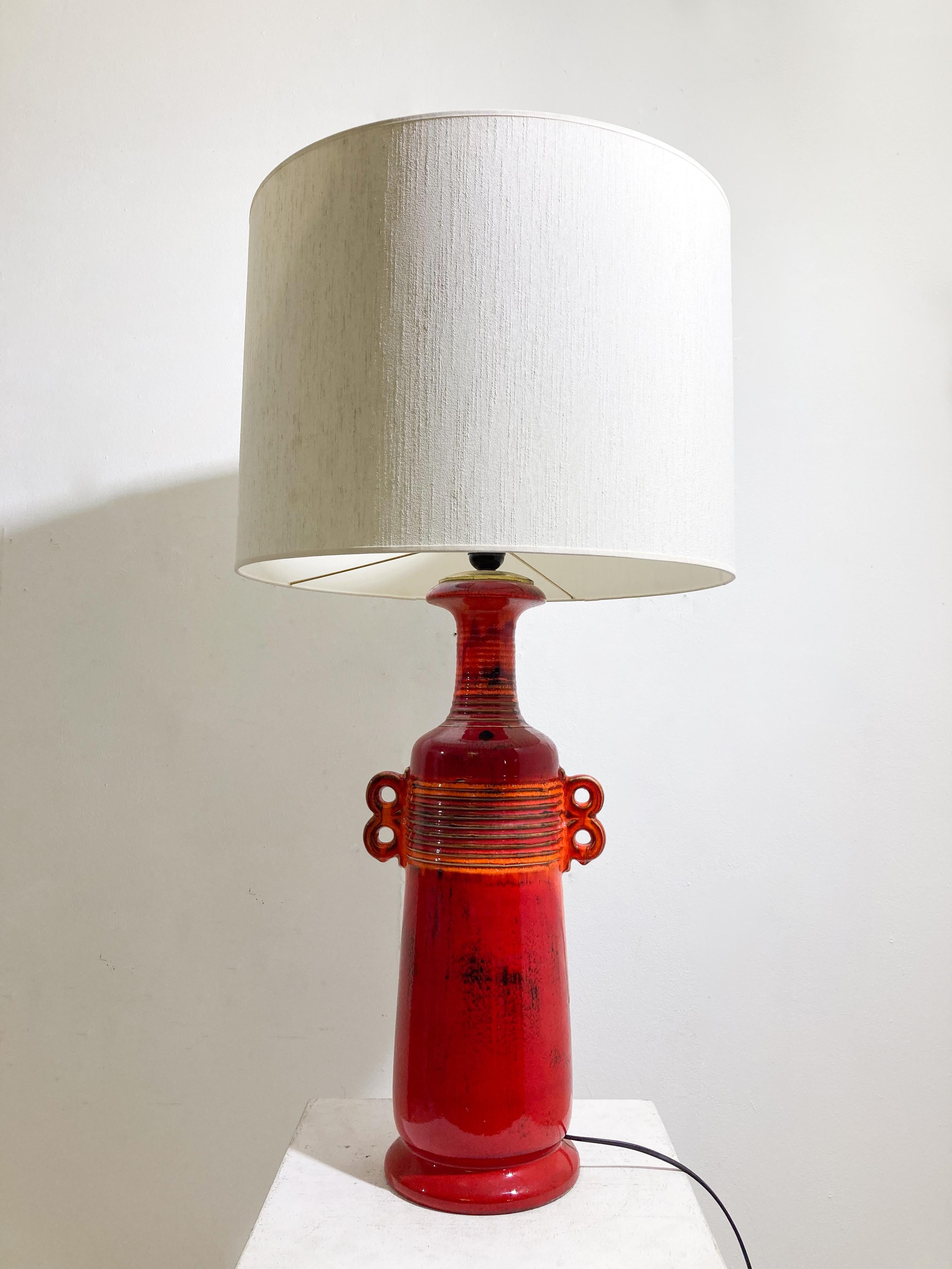 Mid-Century Modern Red Ceramic Desk Lamp In Good Condition For Sale In Brussels, BE