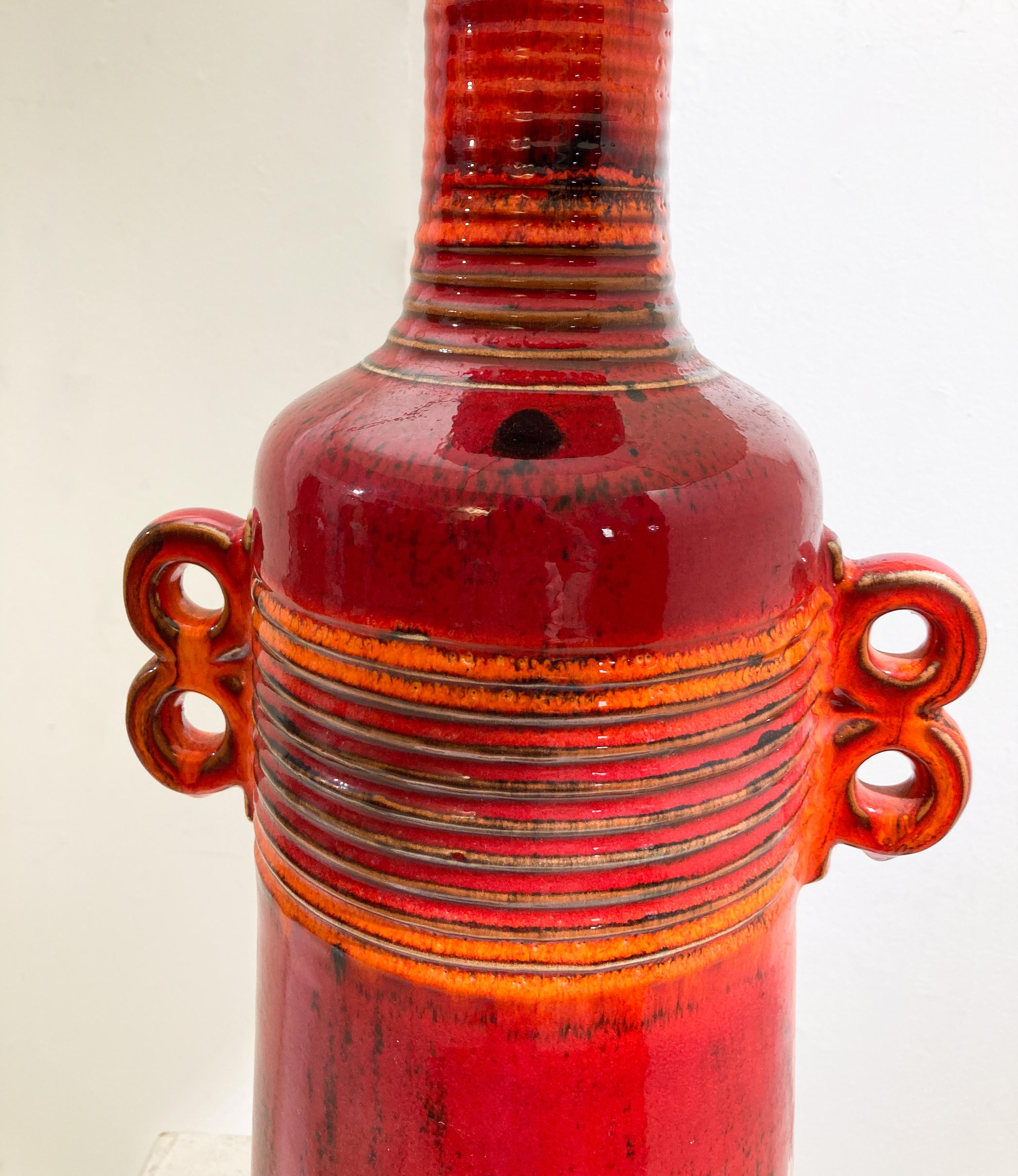 Mid-Century Modern Red Ceramic Desk Lamp For Sale 1