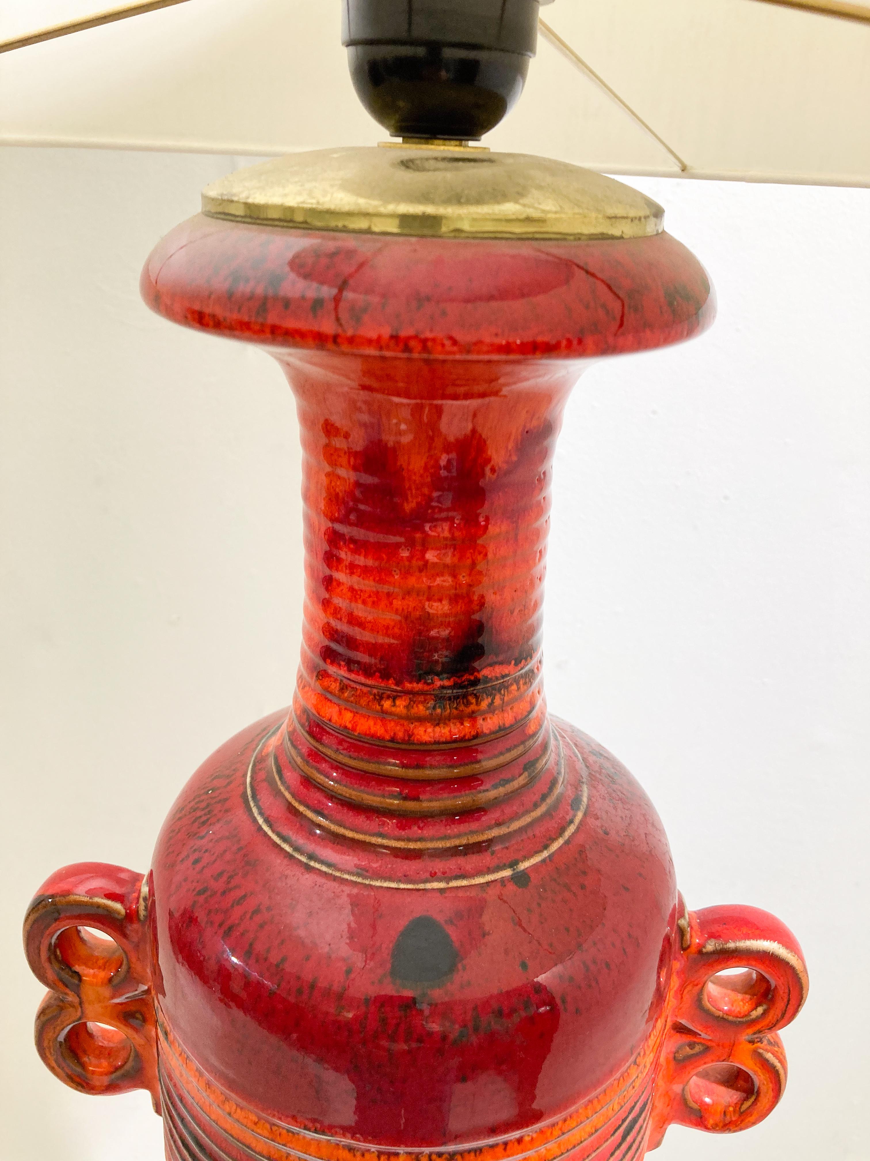 Mid-Century Modern Red Ceramic Desk Lamp For Sale 2