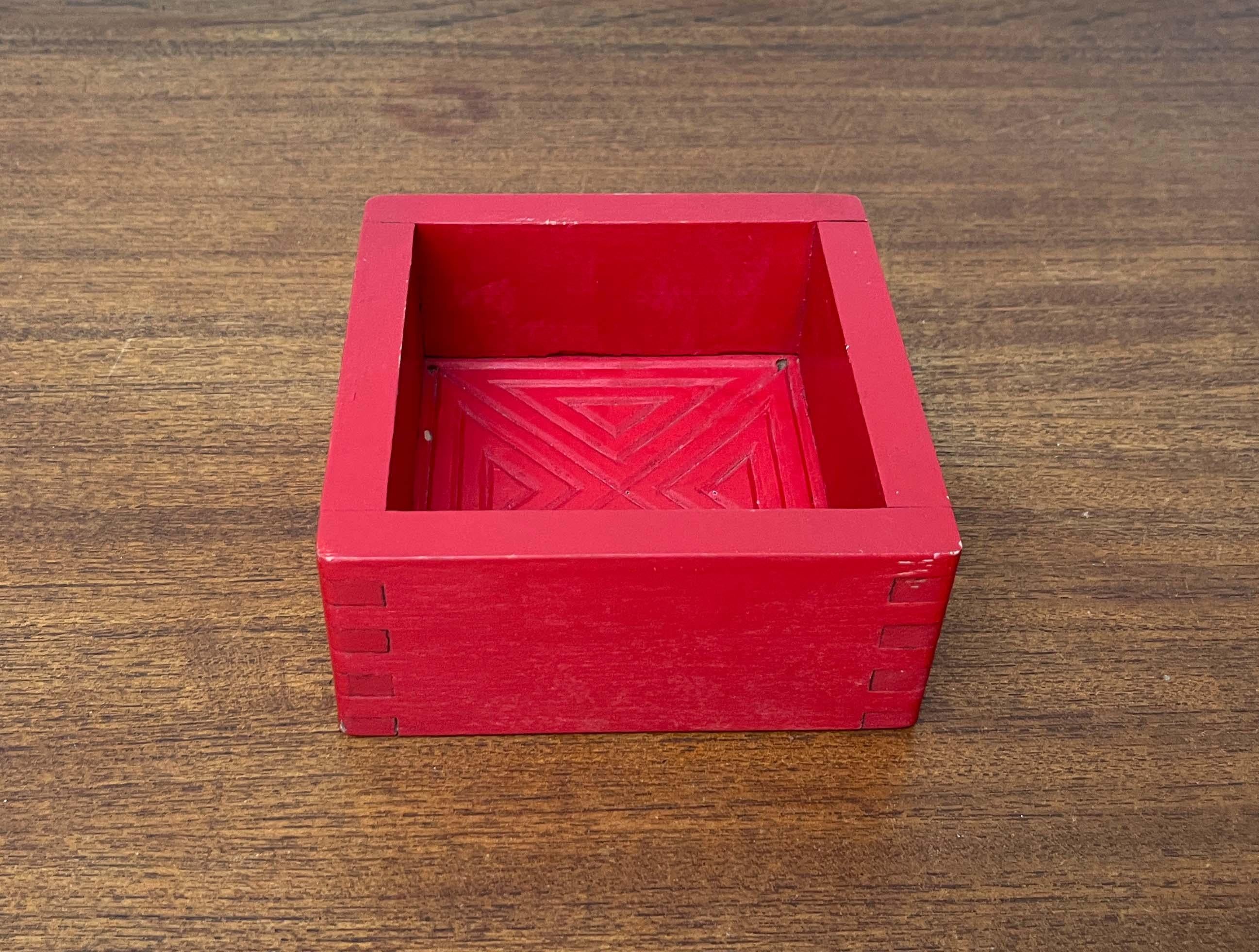 Moderne rote Käseschale aus der Jahrhundertmitte, Finnland, 1960er Jahre im Zustand „Gut“ im Angebot in Hamburg, DE