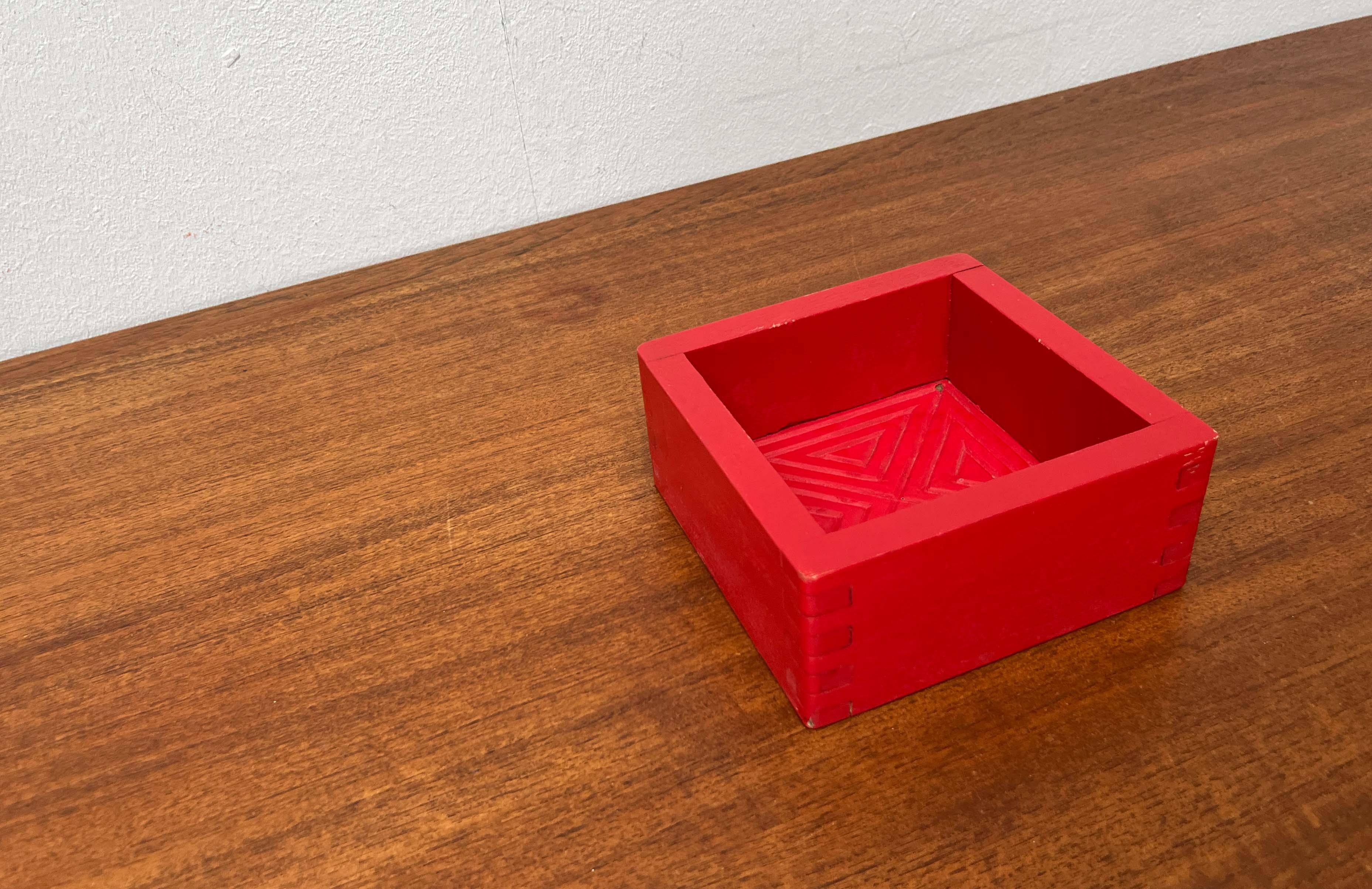 Moderne rote Käseschale aus der Jahrhundertmitte, Finnland, 1960er Jahre im Angebot 2