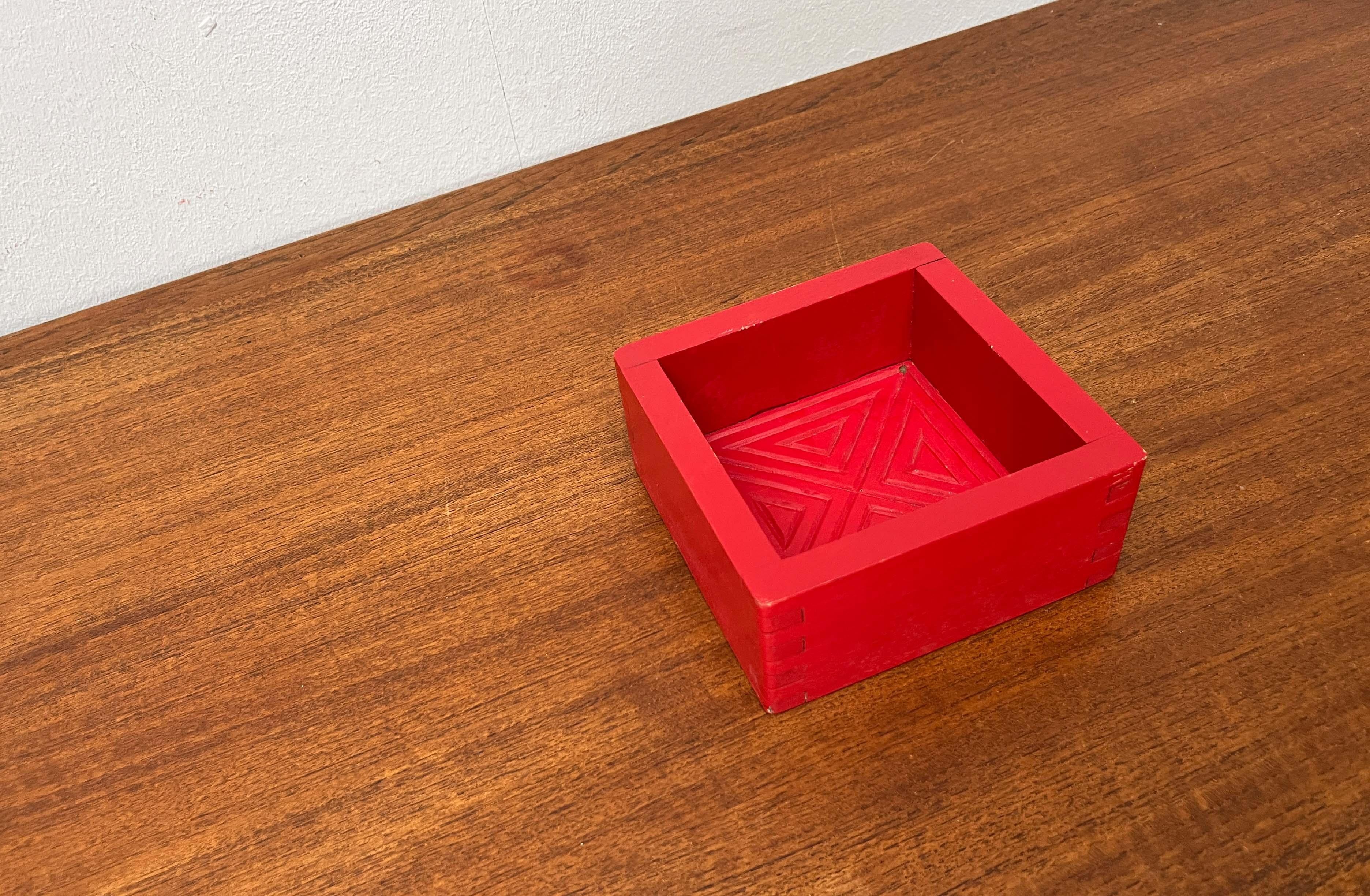 Moderne rote Käseschale aus der Jahrhundertmitte, Finnland, 1960er Jahre im Angebot 3