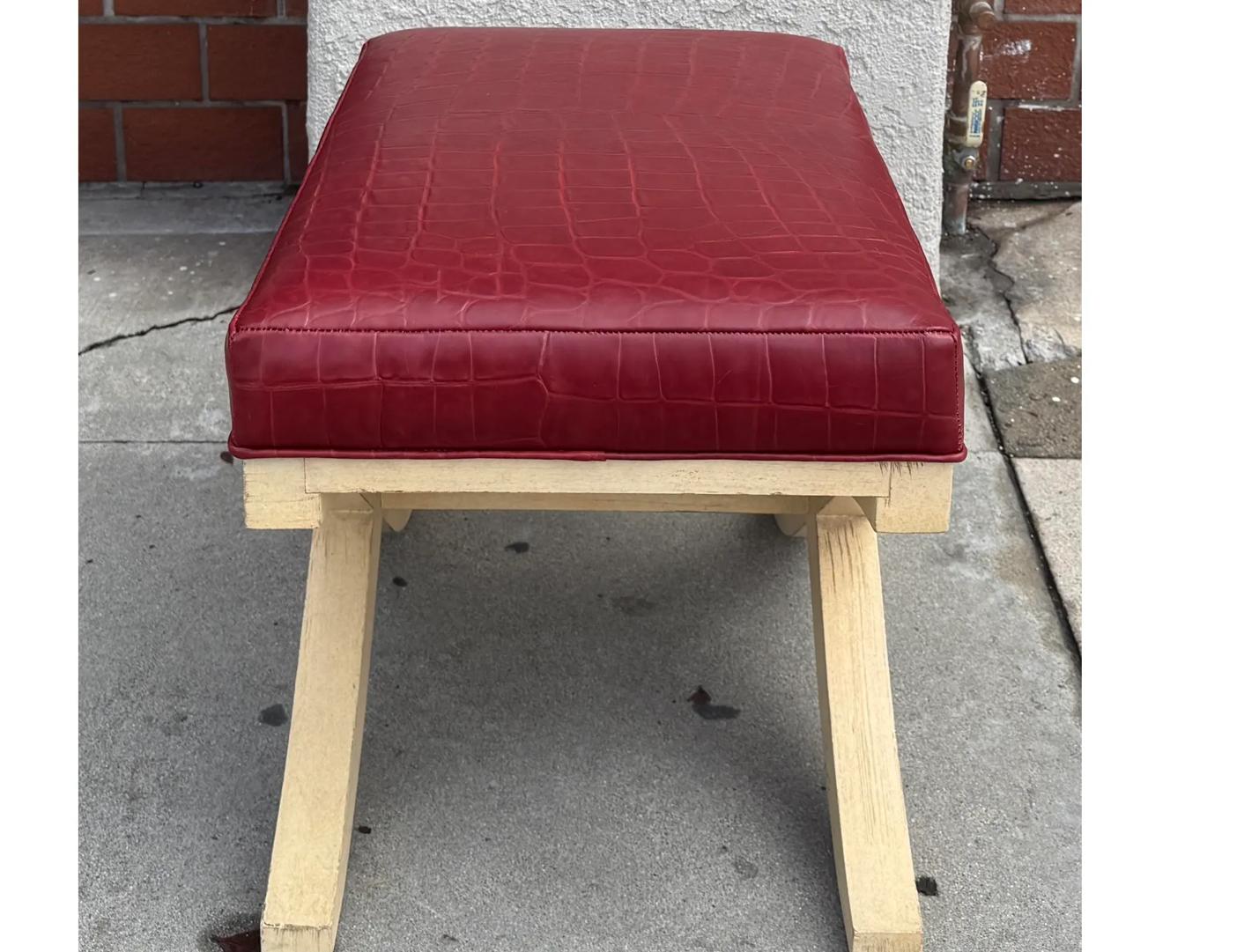 Américain Tabouret X en cuir rouge gaufré au crocodile The Moderns en vente