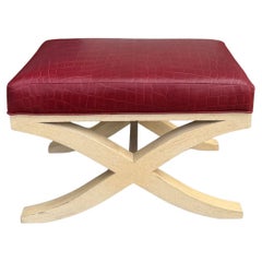 Reposapiés moderno de mediados de siglo en piel roja con relieve de cocodrilo Banco X