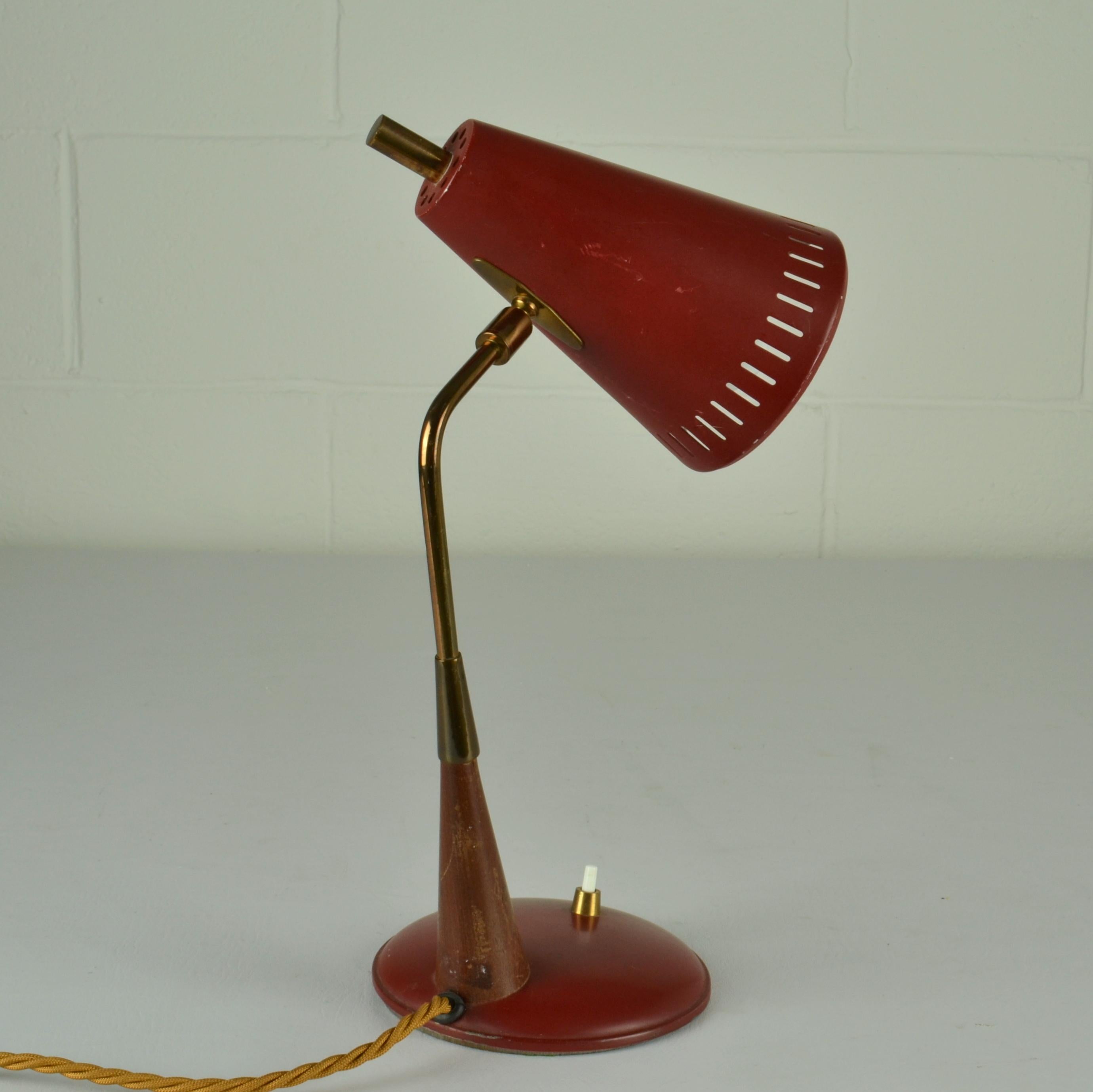 italien Lampe de bureau rouge mi-siècle moderne en vente