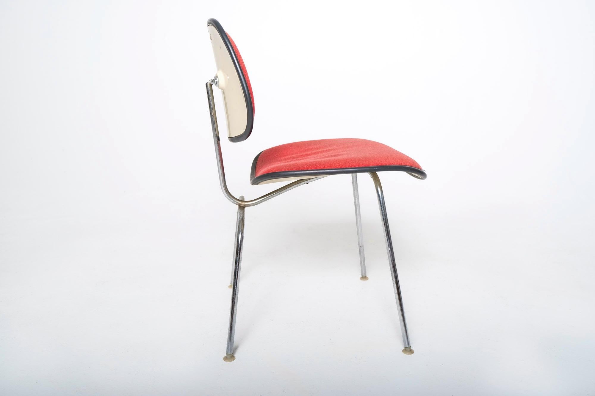 Moderner Eames DCM Chair für Herman Miller aus der Jahrhundertmitte in Rot (Moderne der Mitte des Jahrhunderts) im Angebot