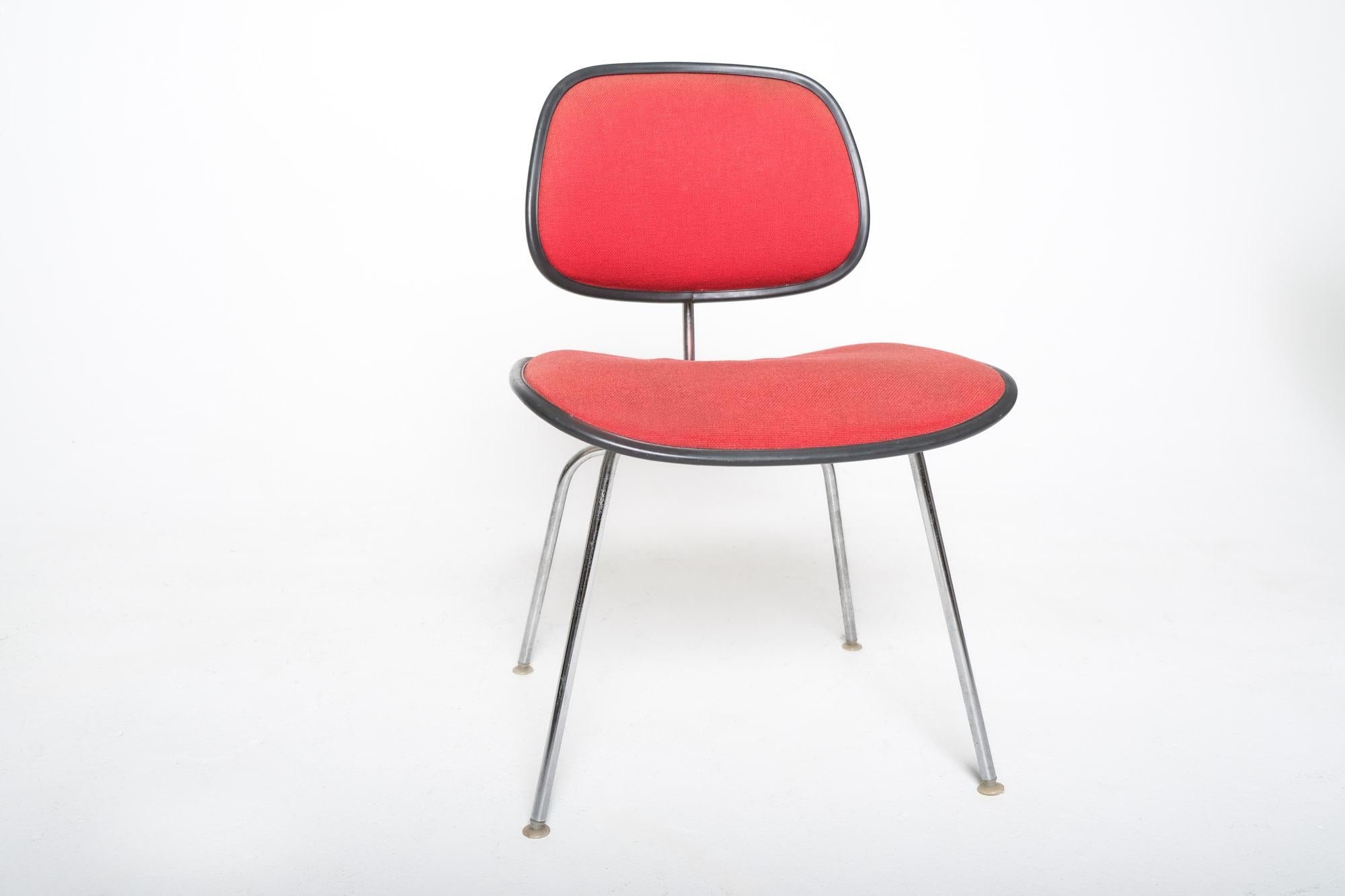 Moderner Eames DCM Chair für Herman Miller aus der Jahrhundertmitte in Rot (Stahl) im Angebot