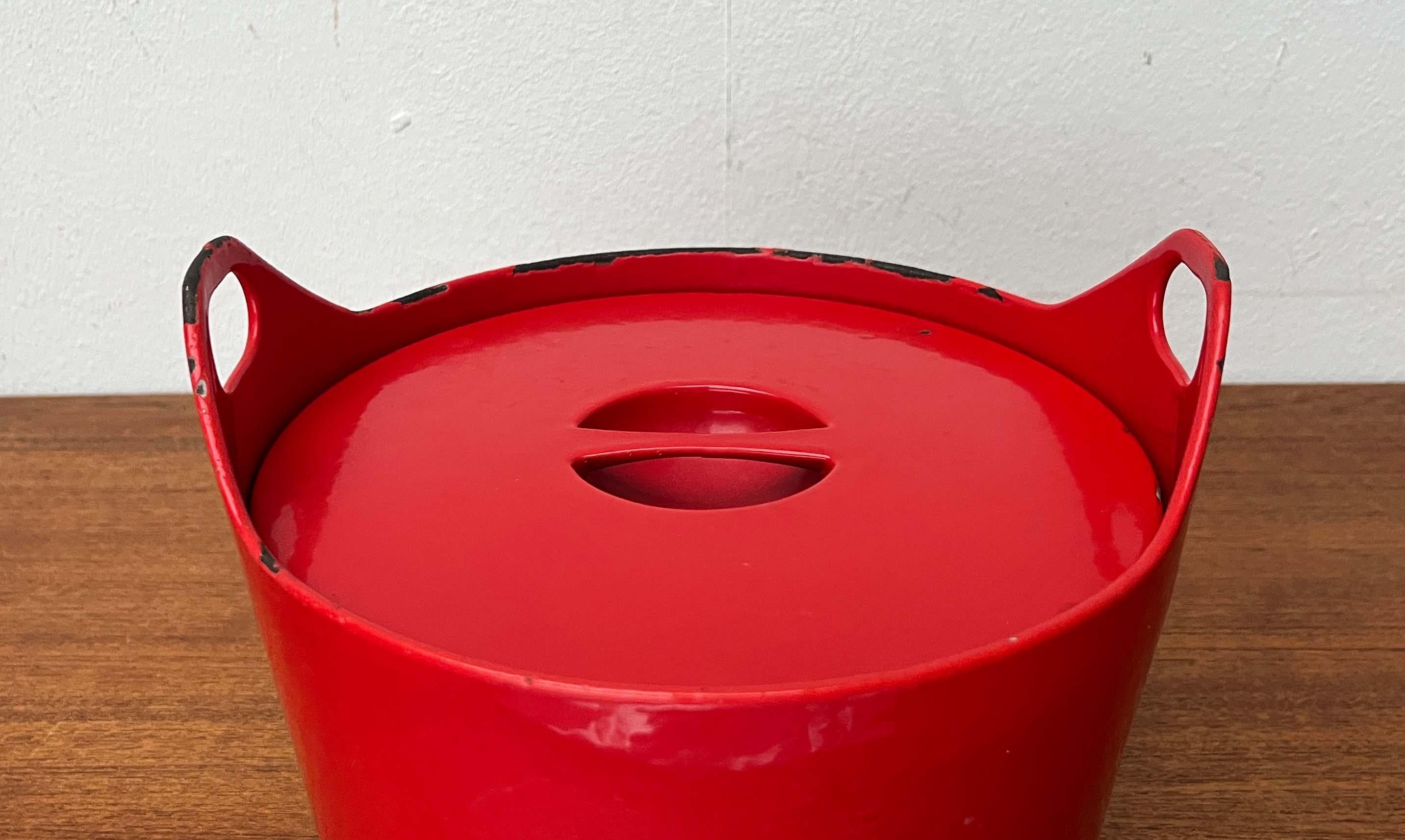 Mid-Century Modern Red Enamel Pot Teak Handle Timo Sarpaneva Rosenlew Finland For Sale 8