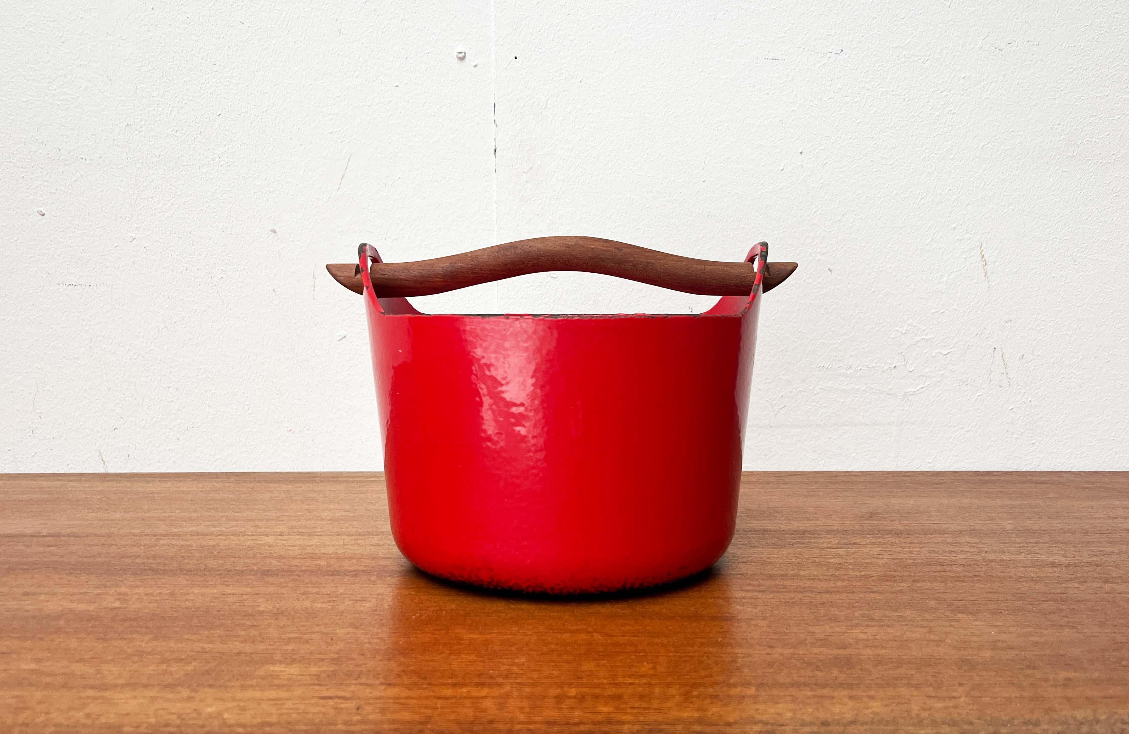 Mid-Century Modern Rot Emaille Topf Teak Griff Timo Sarpaneva Rosenlew Finnland (Moderne der Mitte des Jahrhunderts) im Angebot