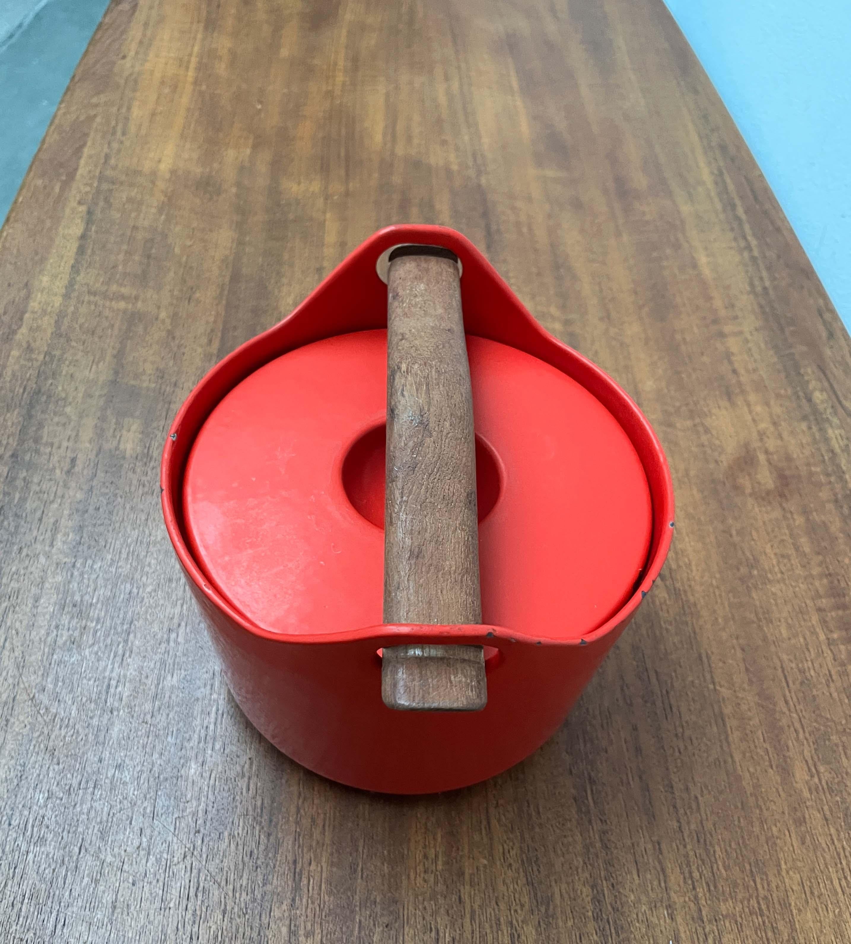 Mid-Century Modern Red Enamel Pot Teak Handle Timo Sarpaneva Rosenlew Finland For Sale 1