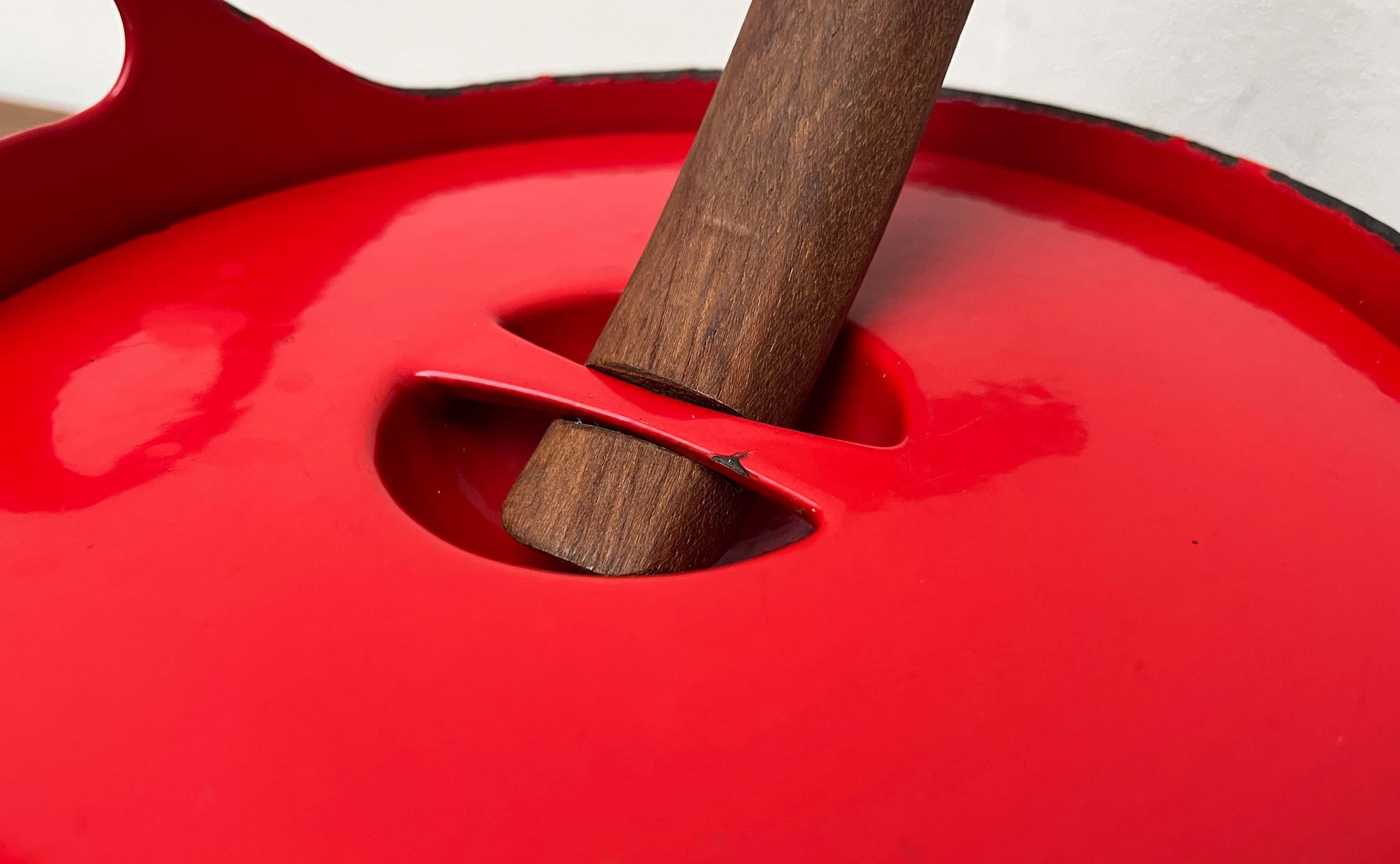 Mid-Century Modern Rot Emaille Topf Teak Griff Timo Sarpaneva Rosenlew Finnland (20. Jahrhundert) im Angebot