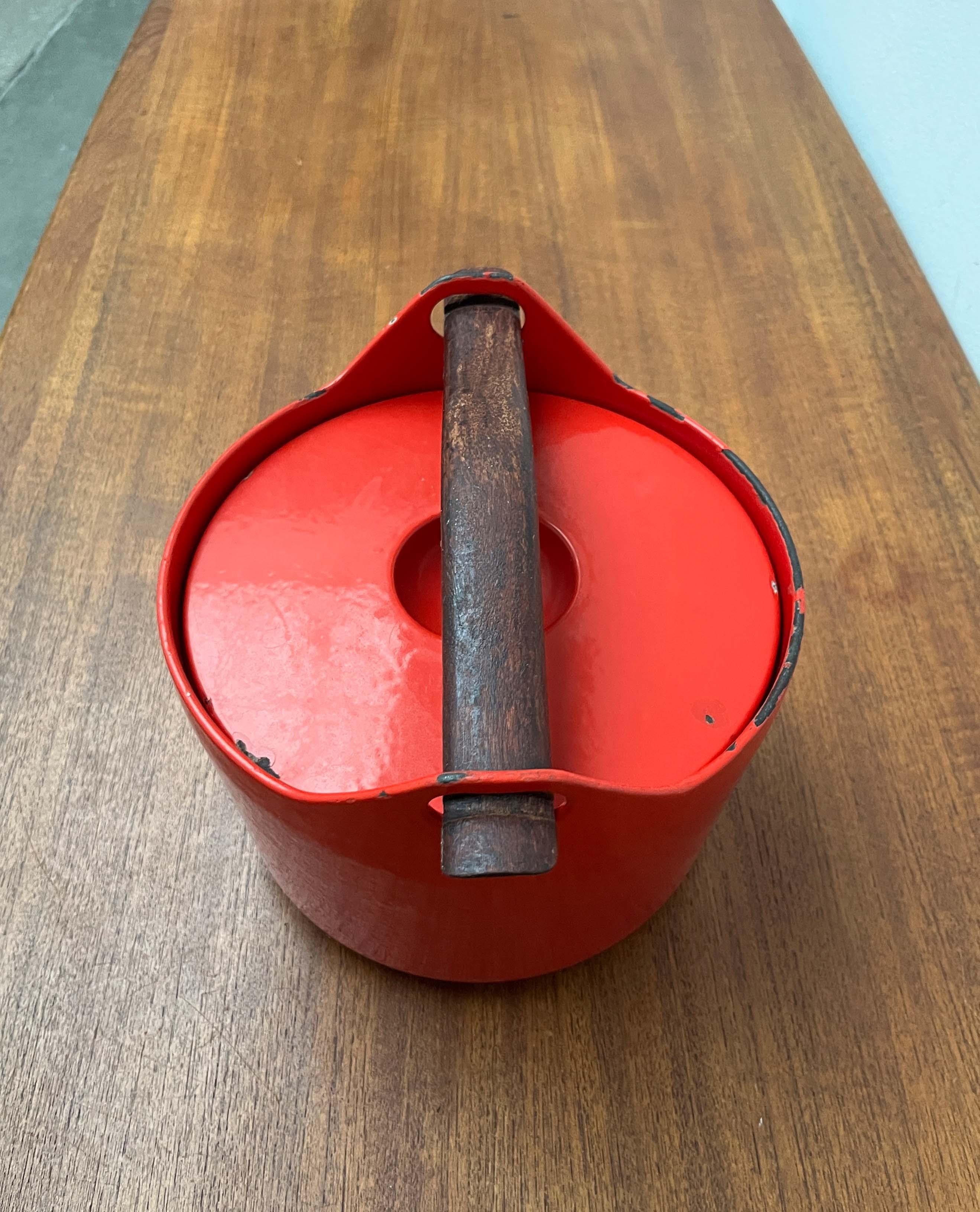 Mid-Century Modern Red Enamel Pot Teak Handle Timo Sarpaneva Rosenlew Finland For Sale 2