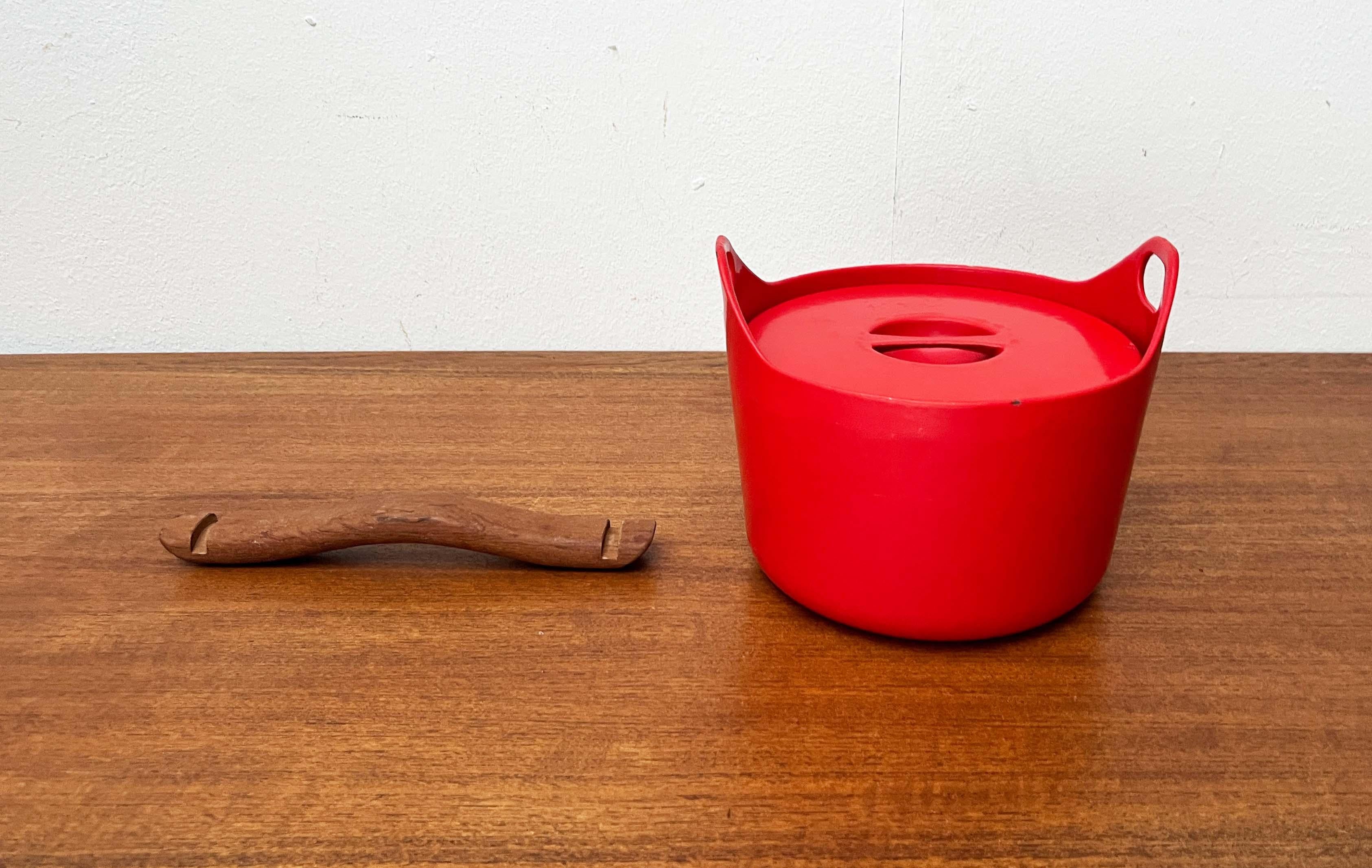 Mid-Century Modern Red Enamel Pot Teak Handle Timo Sarpaneva Rosenlew Finland For Sale 3