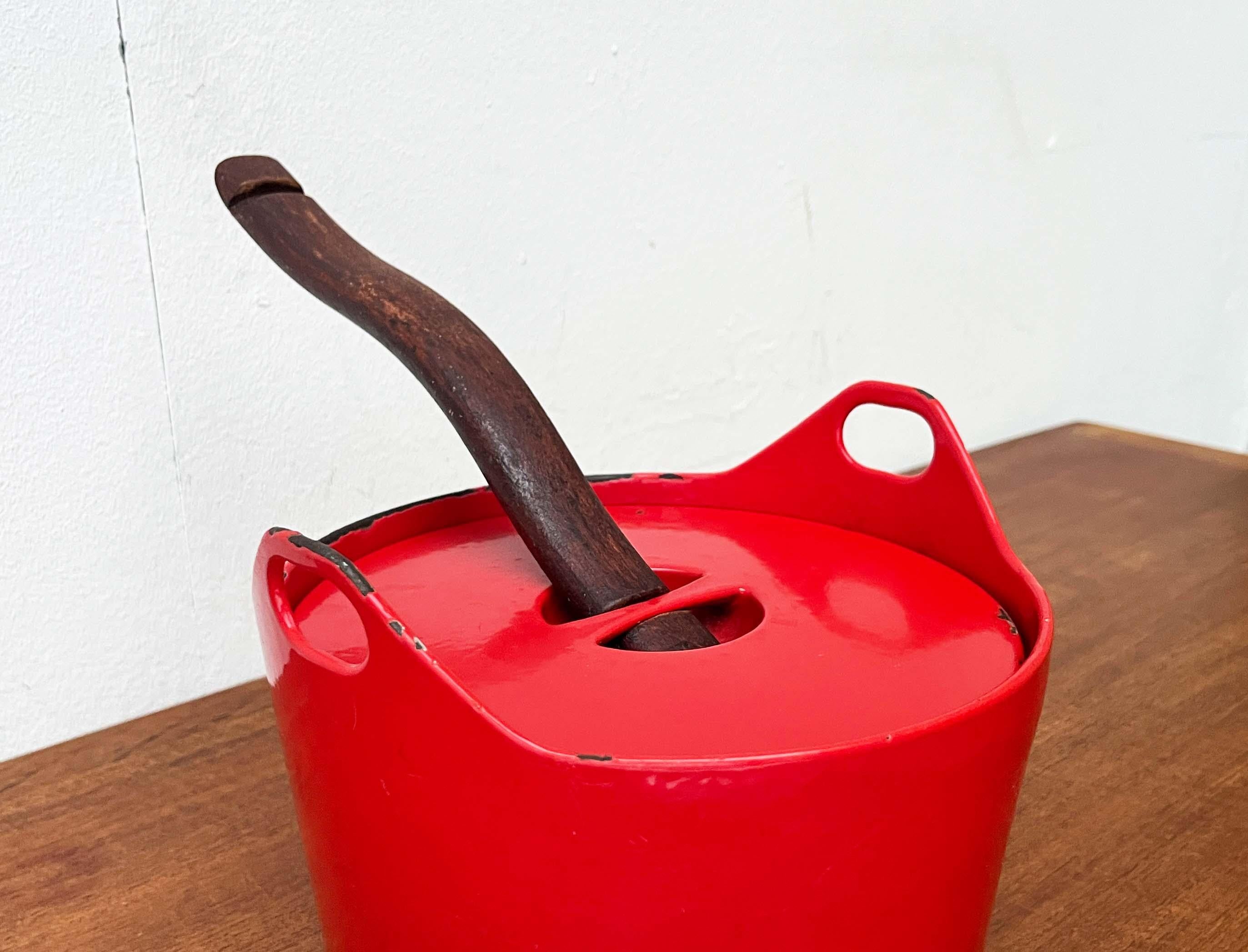 Mid-Century Modern Red Enamel Pot Teak Handle Timo Sarpaneva Rosenlew Finland For Sale 4