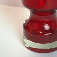 Jarrón de cristal rojo moderno de mediados de siglo de Alsterfors, Suecia, diseño de los años 60