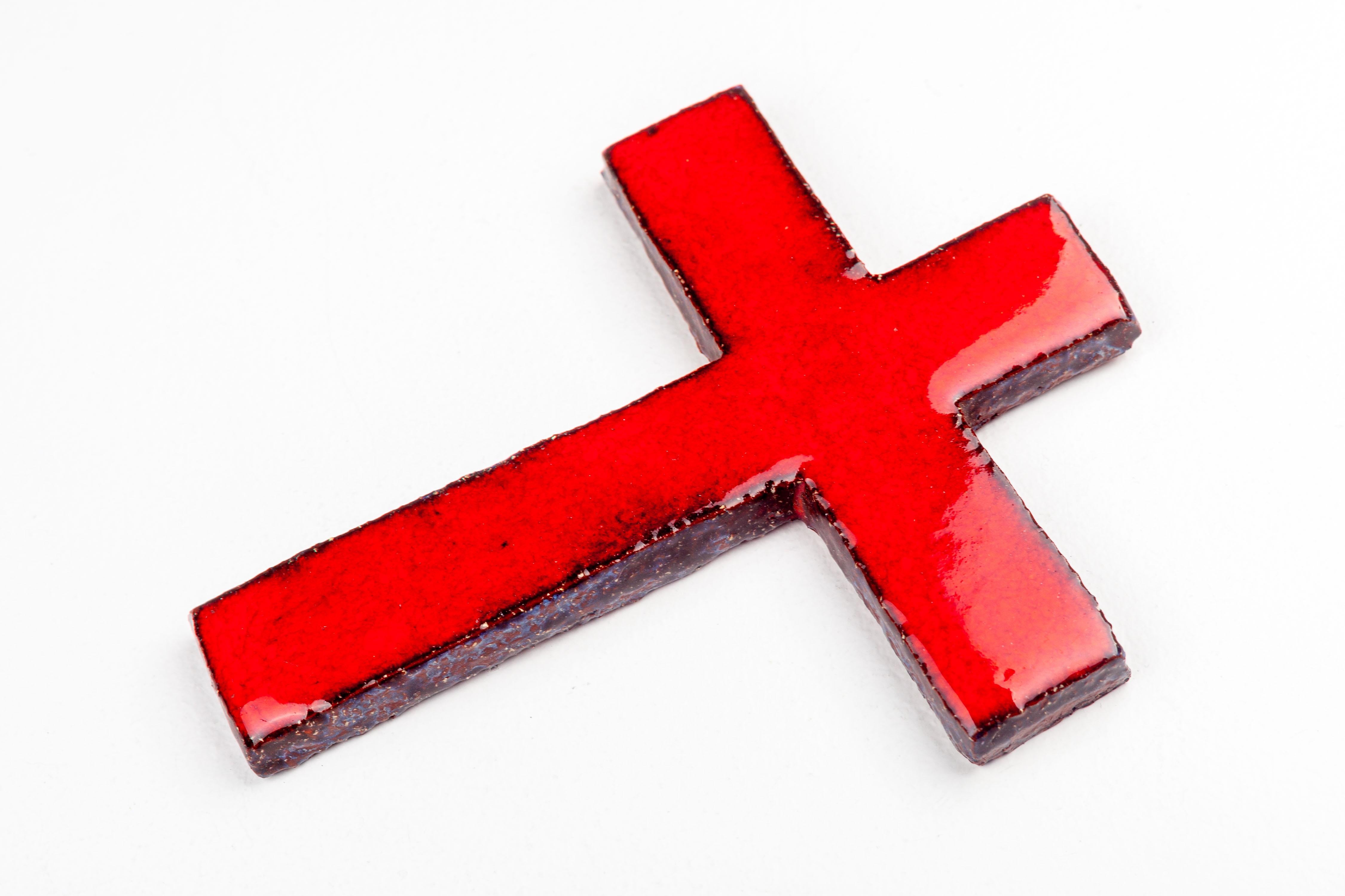 Mid-Century Modern Red Glazed Ceramic Cross For Sale 1