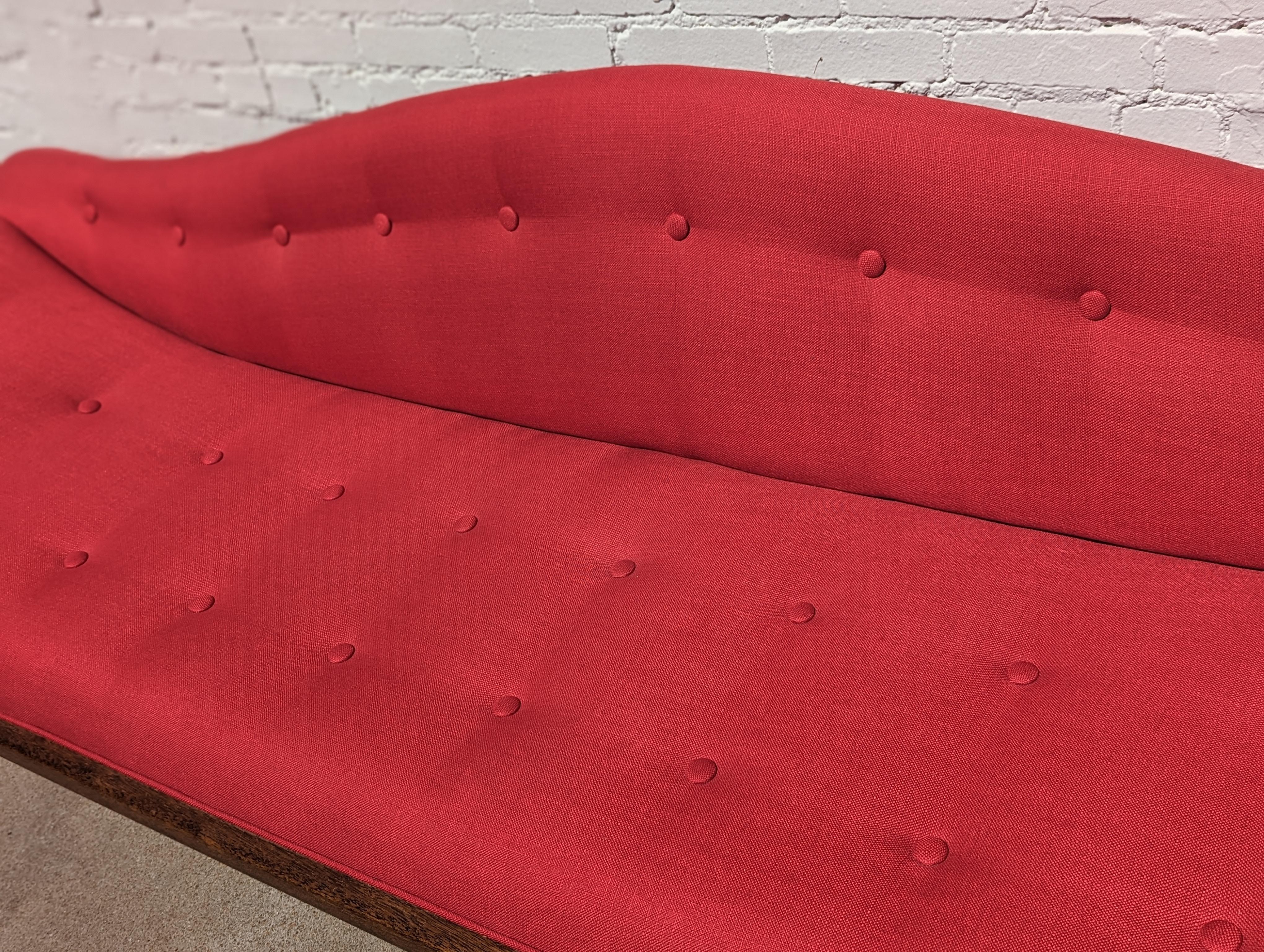 Rotes Gondola-Sofa von Carter Manufacturing, Moderne der Mitte des Jahrhunderts  im Angebot 1