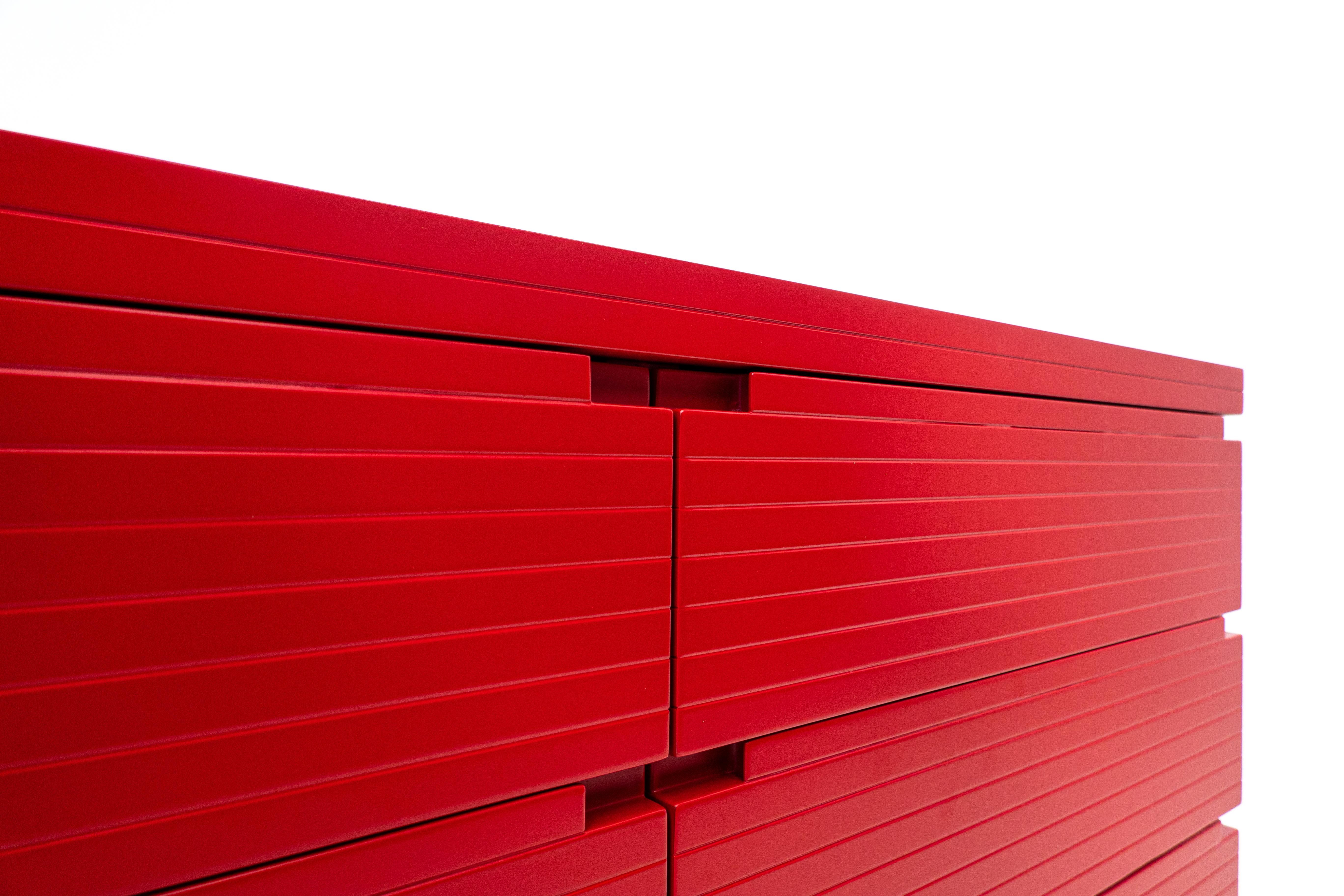 Mid-Century Modern Red Lacquered Chest of Drawers, 1960s In Good Condition In Brussels, BE