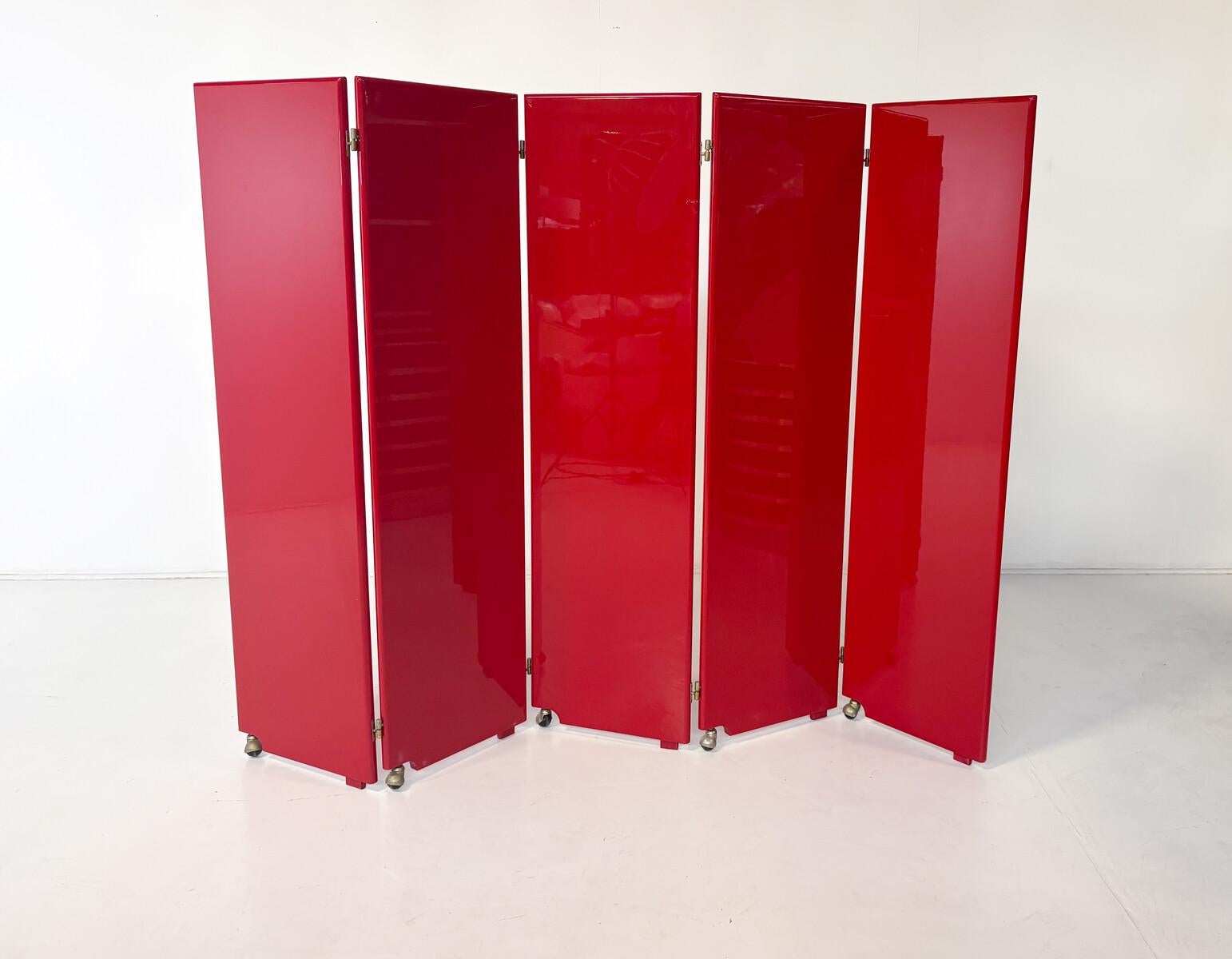 Italiano Mid-Century Modern Red Lacquered Room Divider, Italy, 1960s in vendita