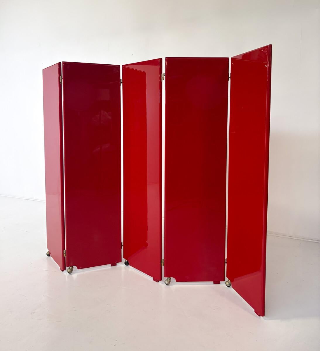 Laccato Mid-Century Modern Red Lacquered Room Divider, Italy, 1960s in vendita