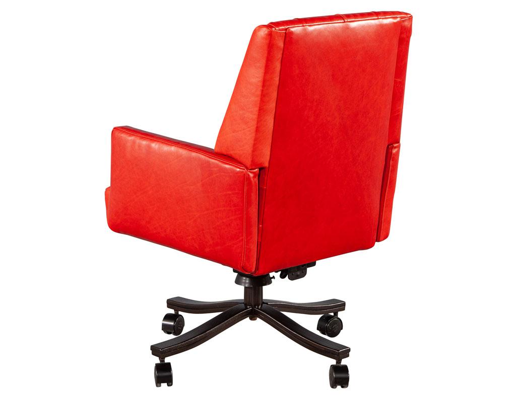 Fin du 20e siècle Chaise de bureau pivotante en cuir rouge The Moderns