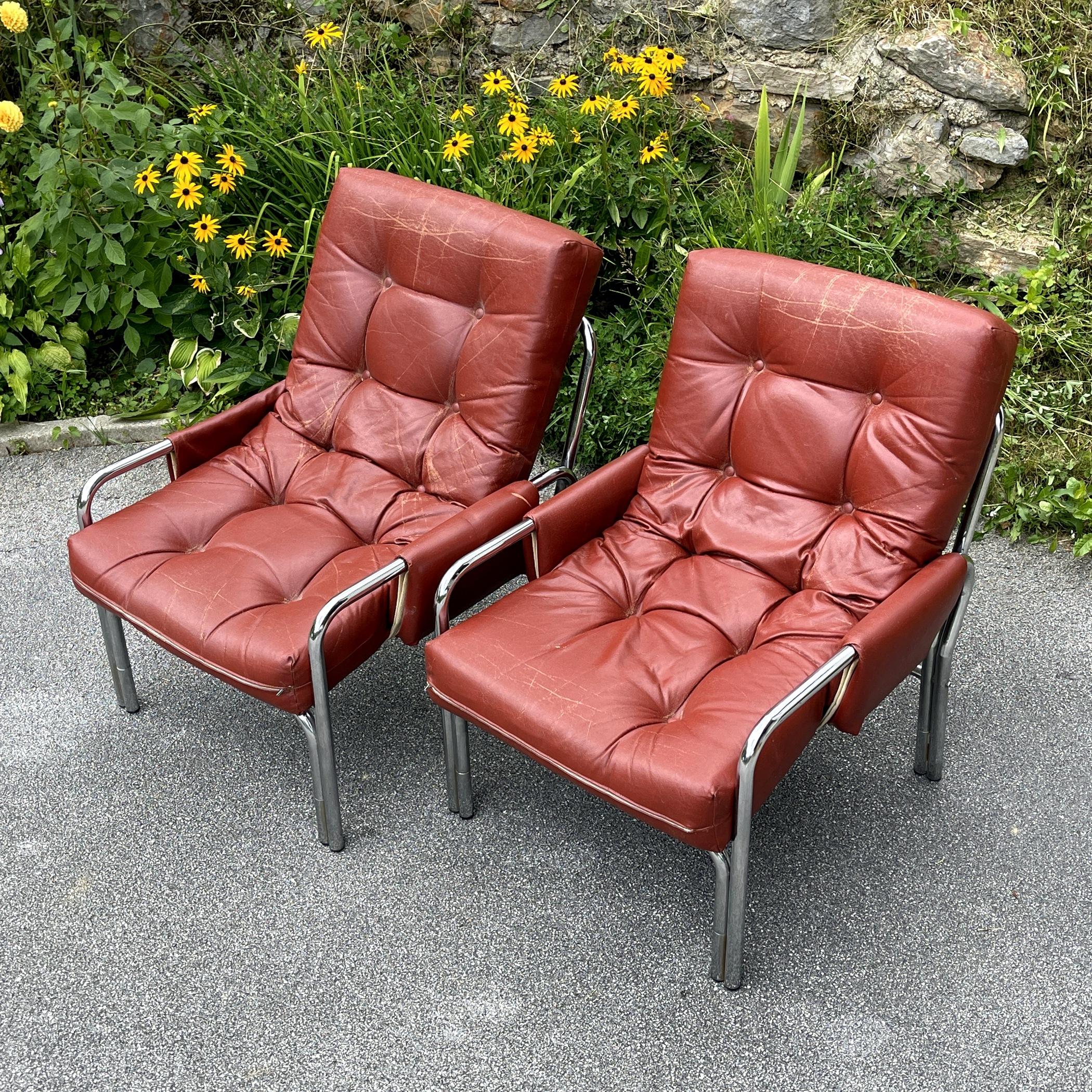 Italian Mid-Century Modern Red Lounge Armchairs Italy 1970s Set of 2 For Sale