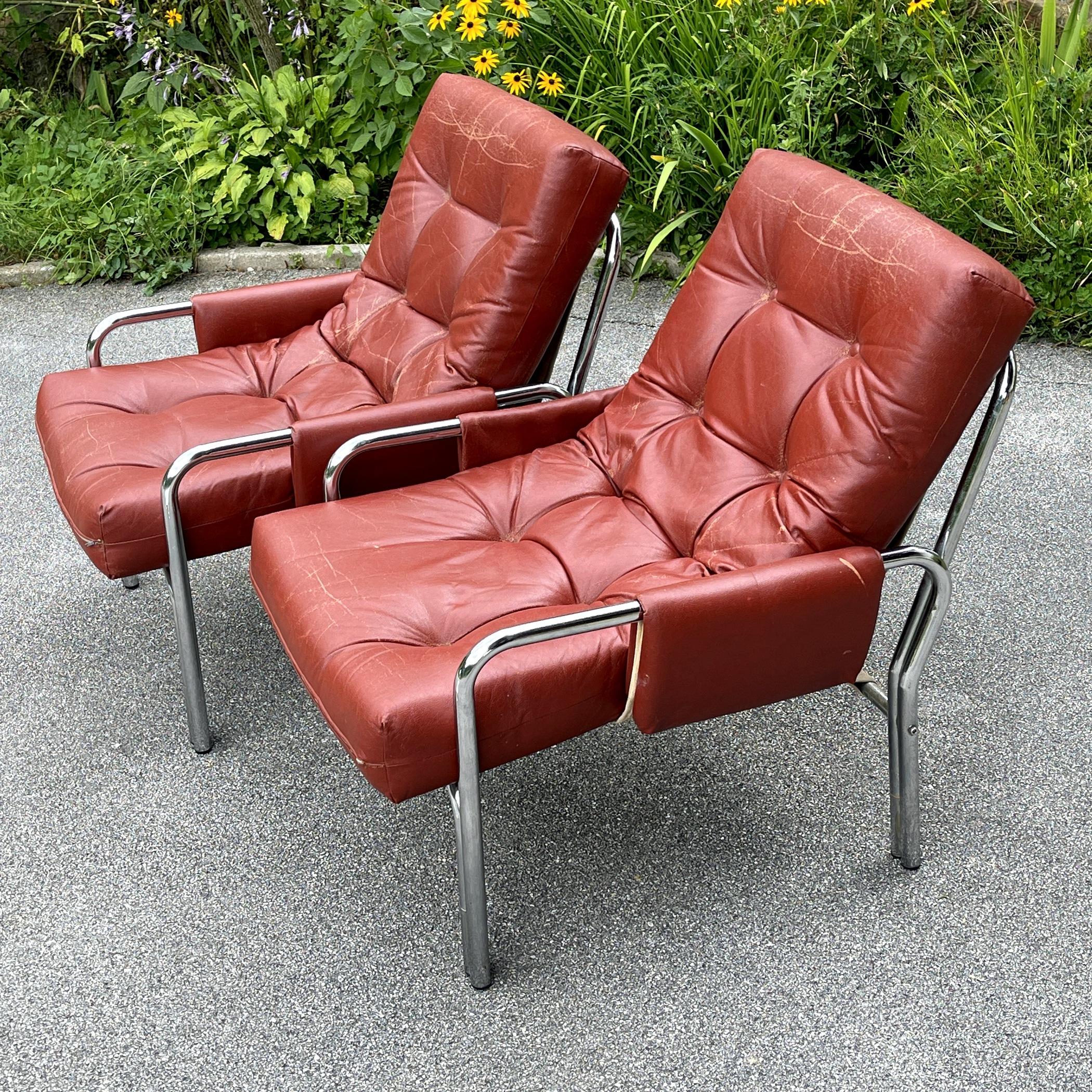 Metal Mid-Century Modern Red Lounge Armchairs Italy 1970s Set of 2 For Sale