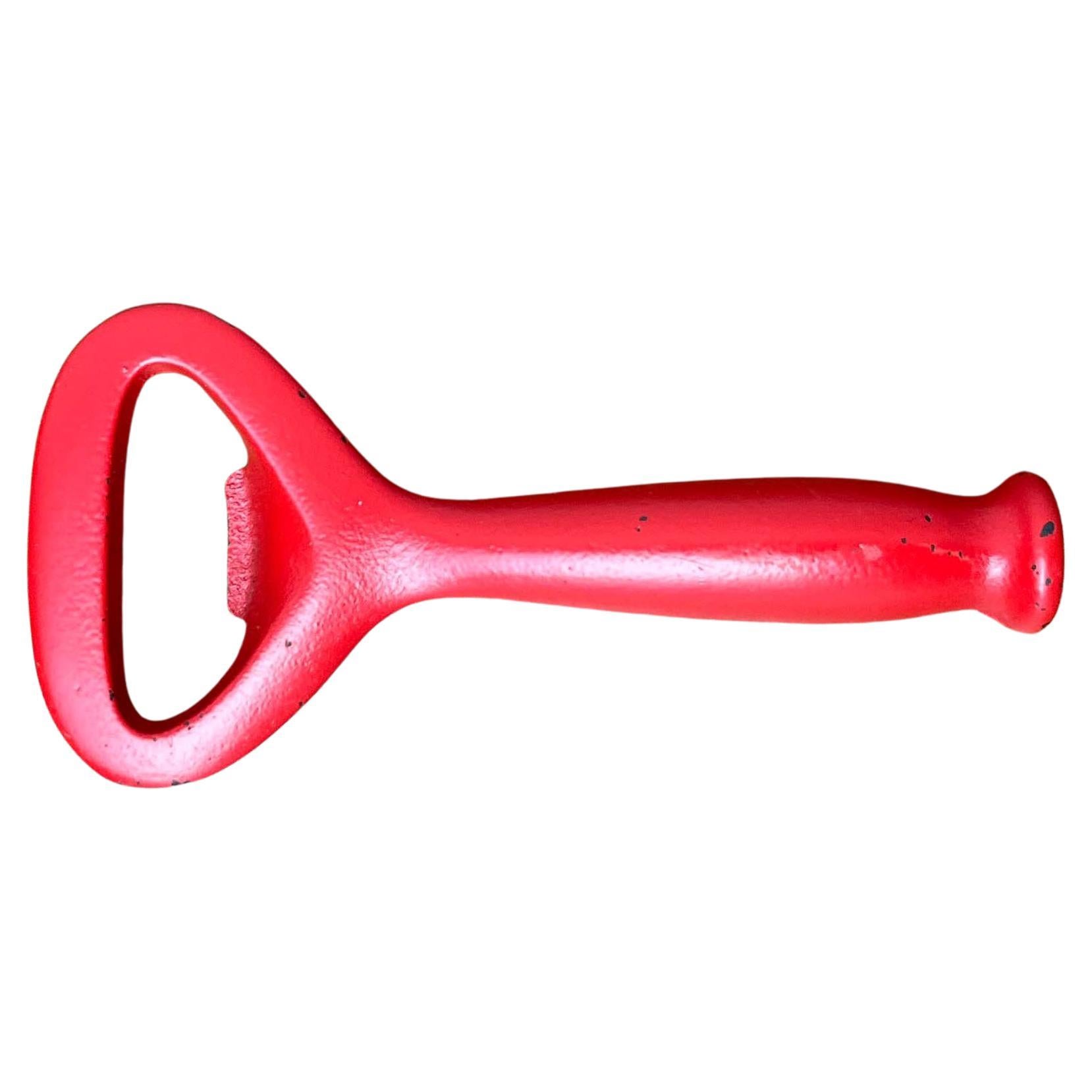 Moderner Flaschenöffner aus rotem Metall aus der Jahrhundertmitte, Finnland, 1960er Jahre im Angebot