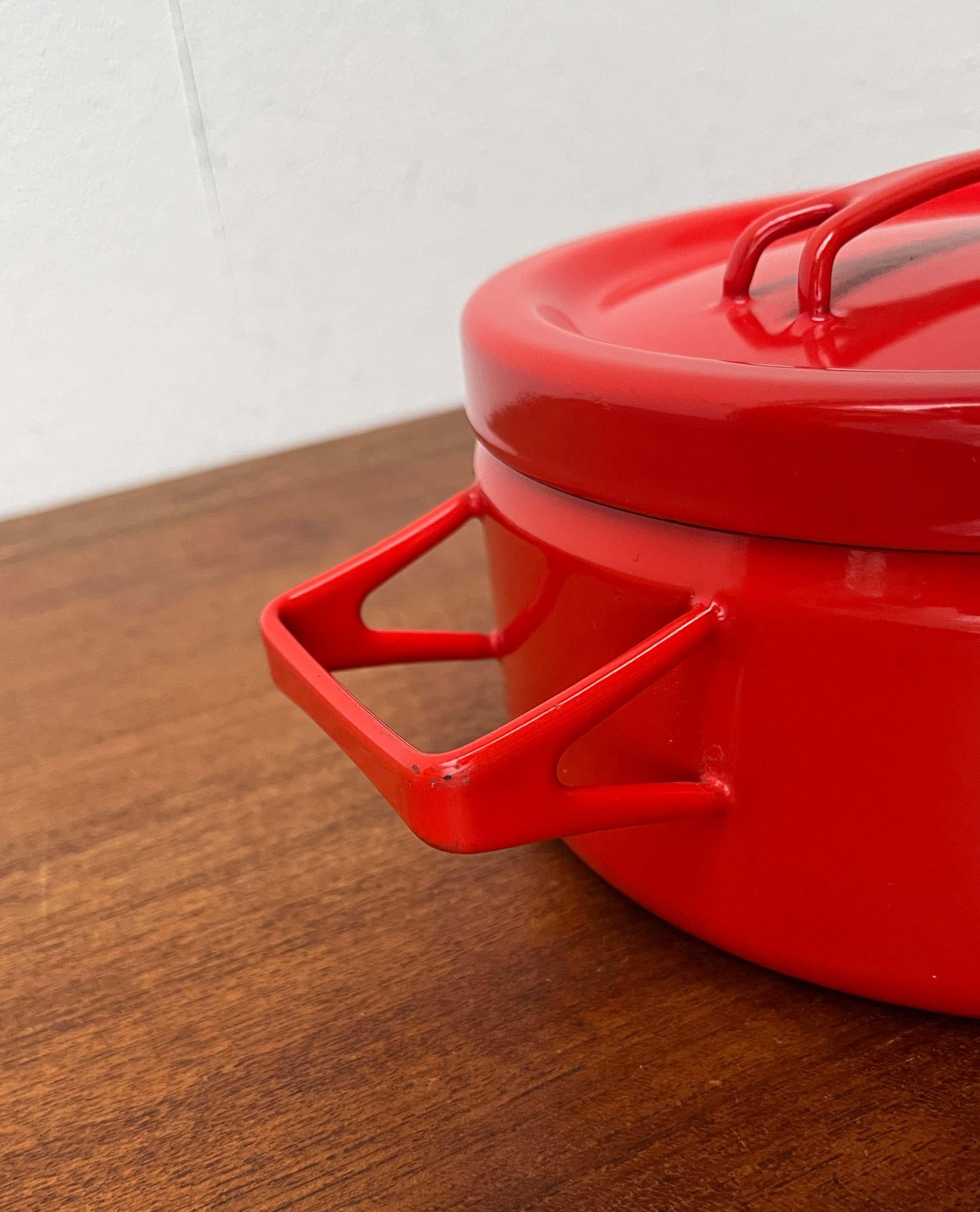 Mid-Century Modern Red Minimalist Enamel Pot Seppo Mallat Finel Finland 1960s (Finnisch) im Angebot