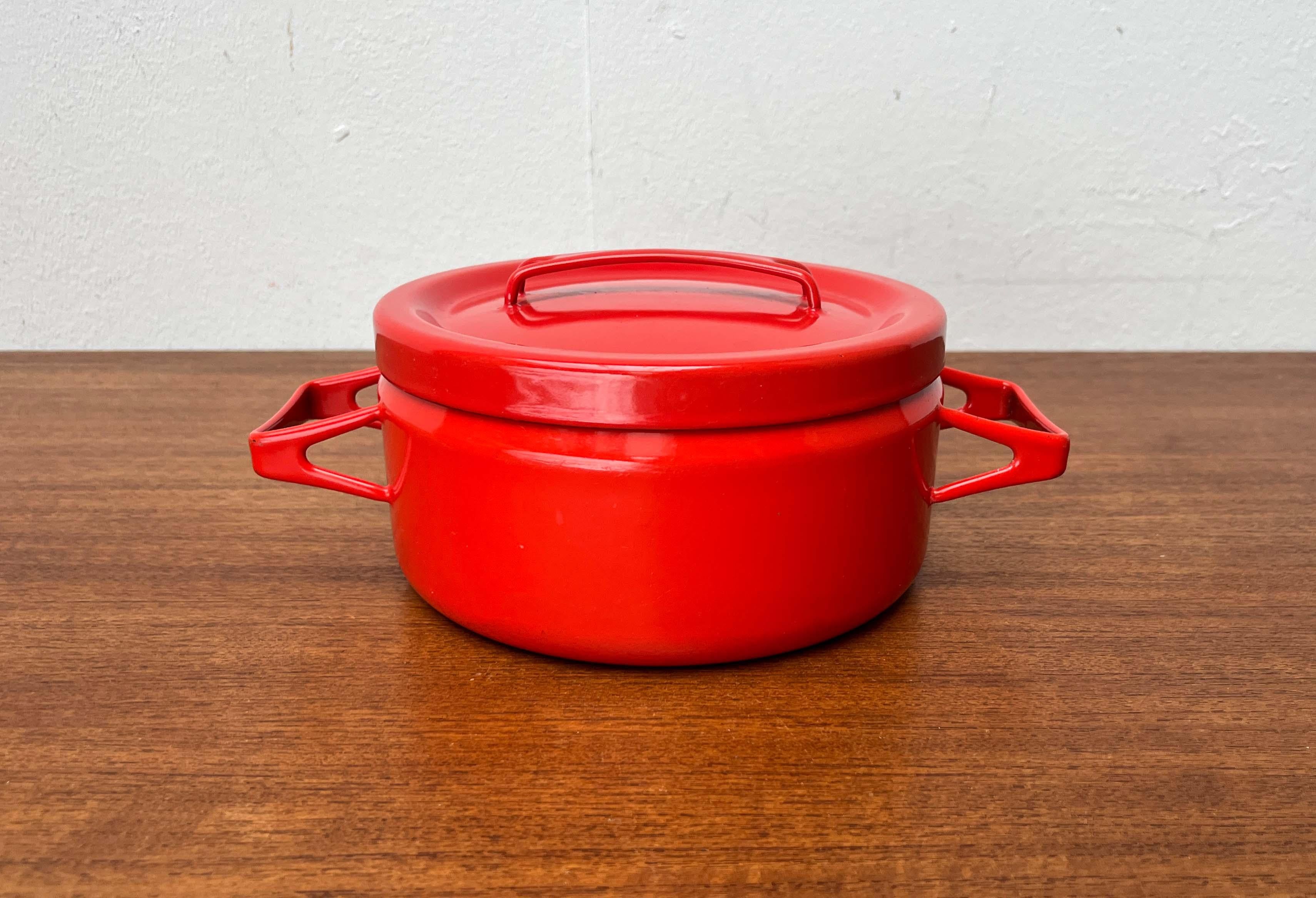 Mid-Century Modern Red Minimalist Enamel Pot Seppo Mallat Finel Finland 1960s (20. Jahrhundert) im Angebot