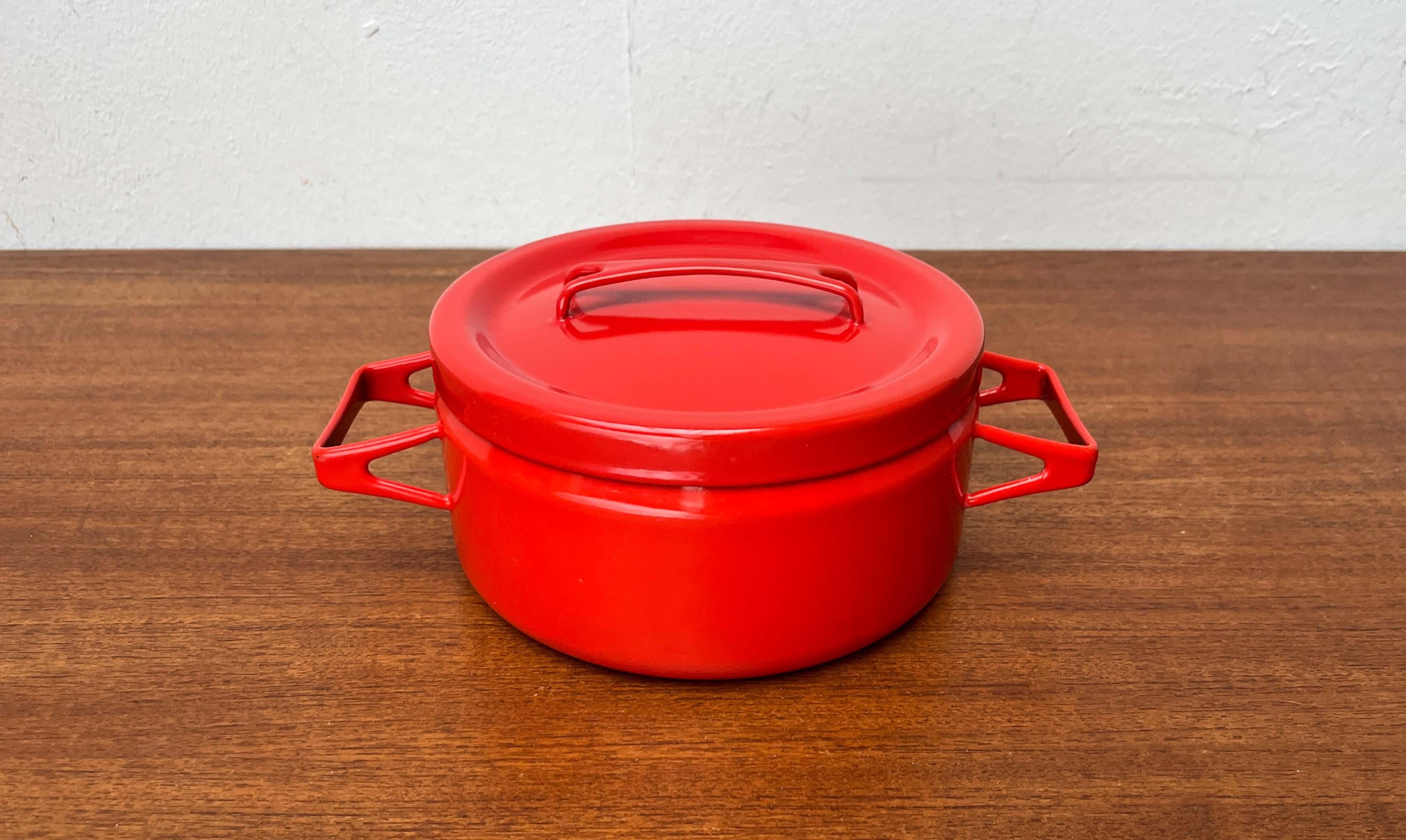 Mid-Century Modern Red Minimalist Enamel Pot Seppo Mallat Finel Finland 1960s (Metall) im Angebot