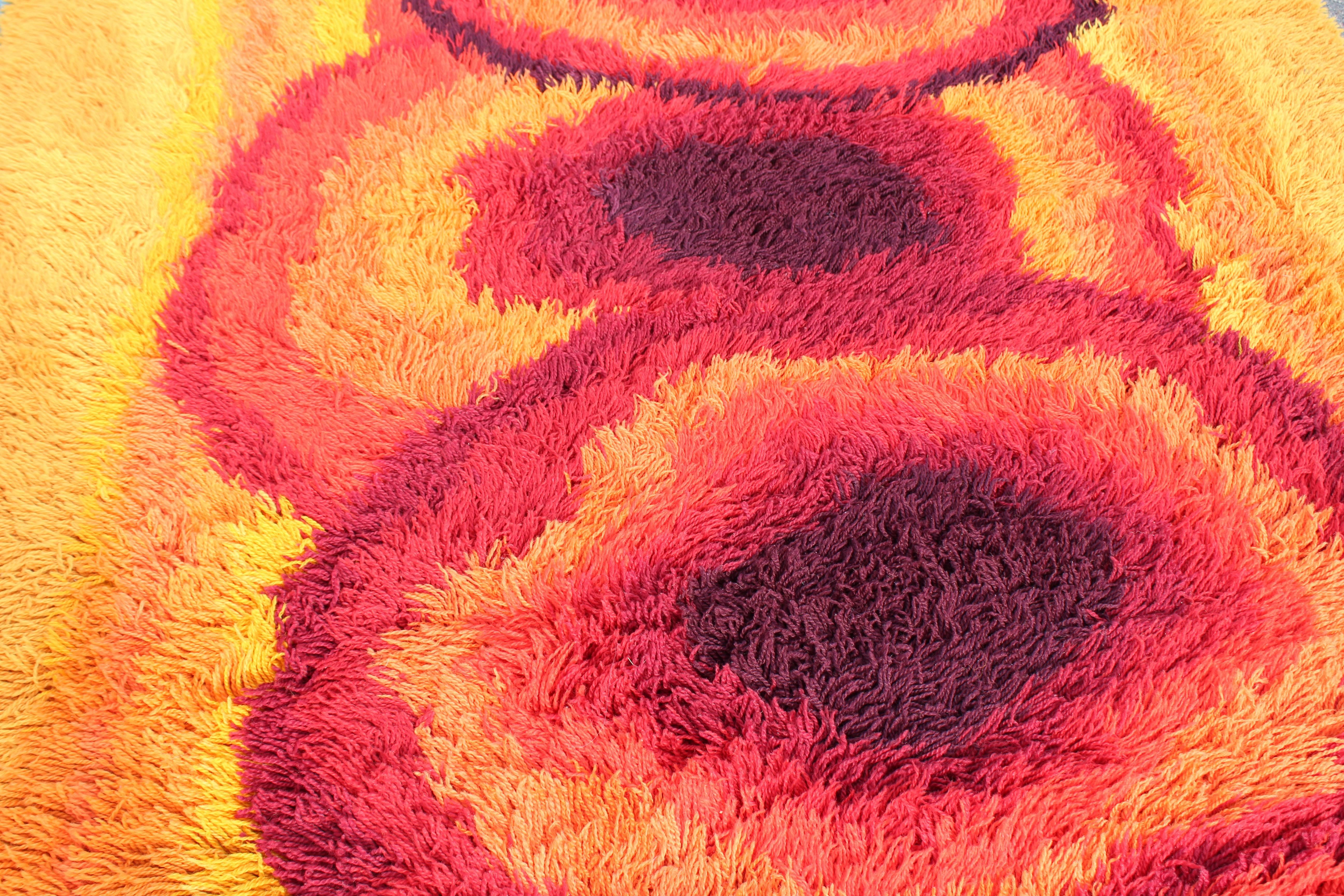 Mid-Century Modern Red Orange Rya Shag Area Rug Carpet 1970s In Good Condition In Keego Harbor, MI