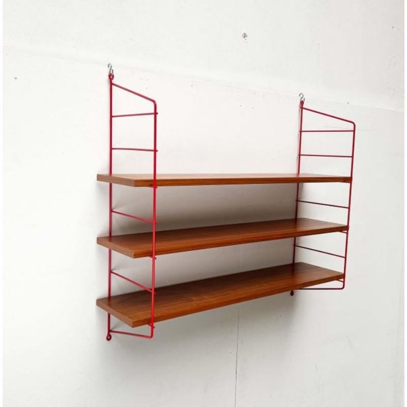 Scaffale moderno di metà secolo in teak in stile Red String, anni '60 in vendita 10