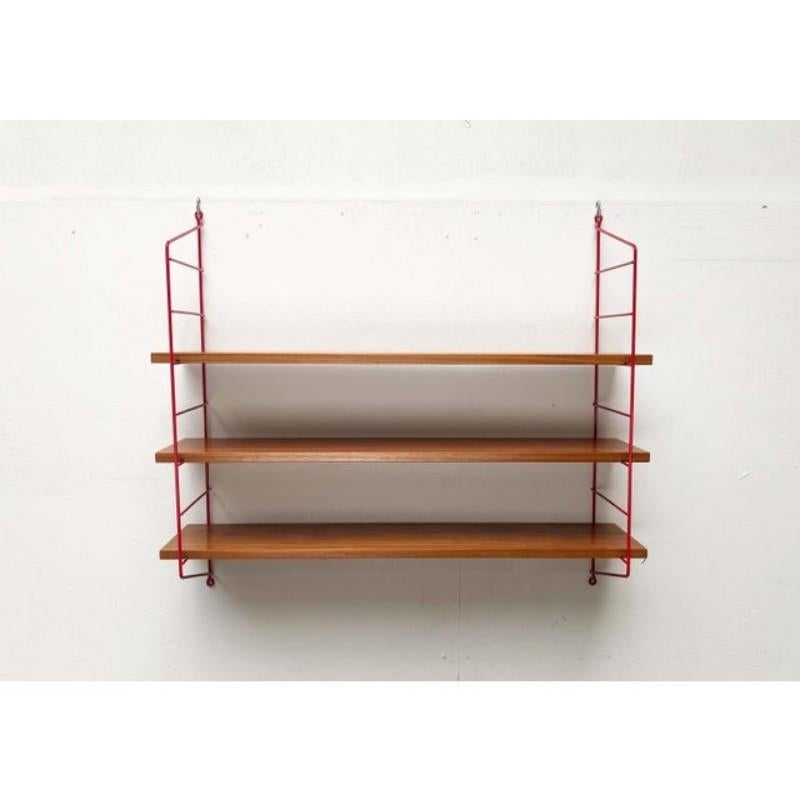 XX secolo Scaffale moderno di metà secolo in teak in stile Red String, anni '60 in vendita