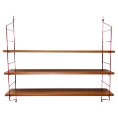 Scaffale moderno di metà secolo in teak in stile Red String, anni '60
