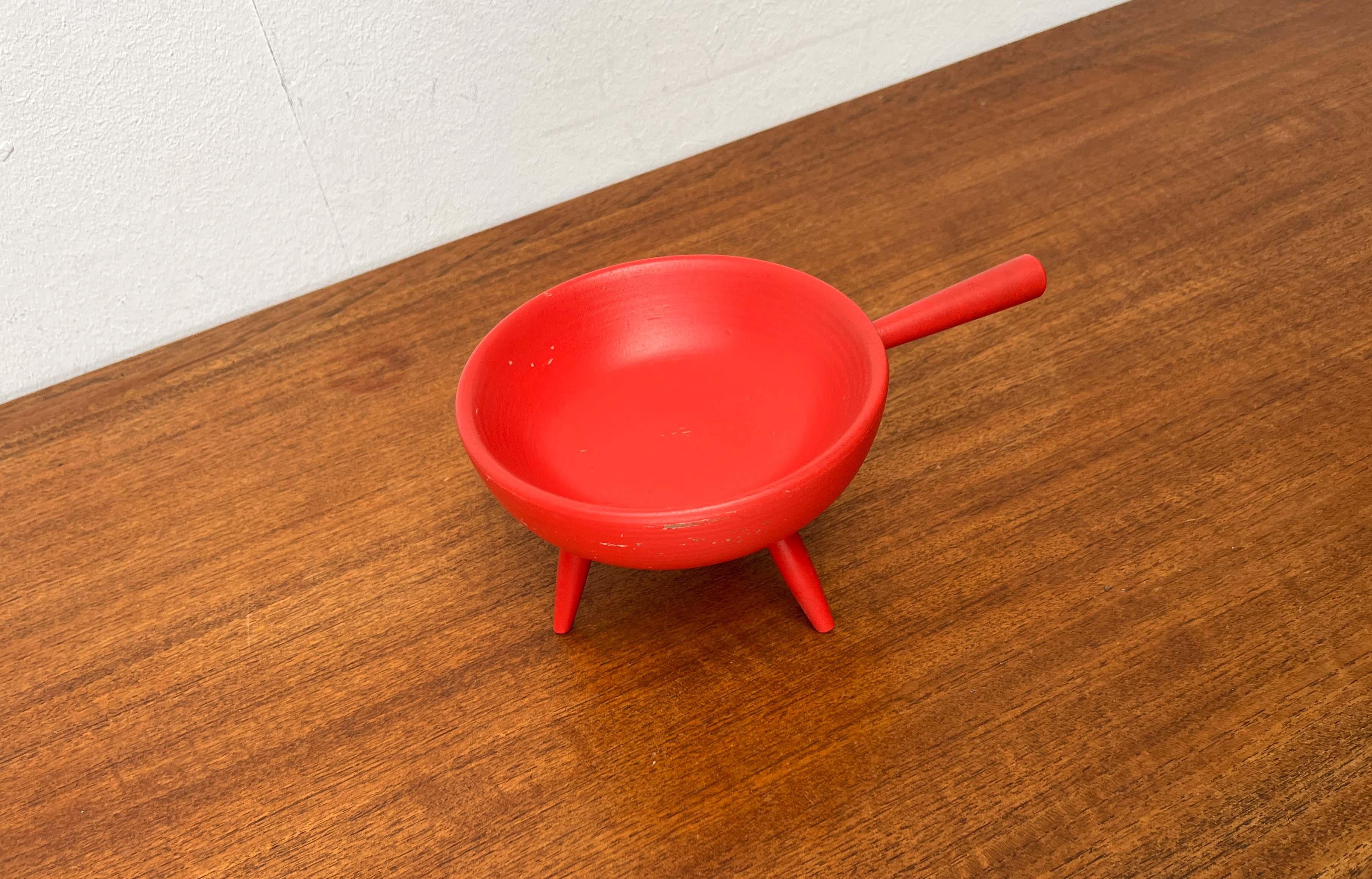 Mid-Century Modern Red Tripod Bowl in Wood from Paavo Asikainen, Finland, 1960s For Sale 7
