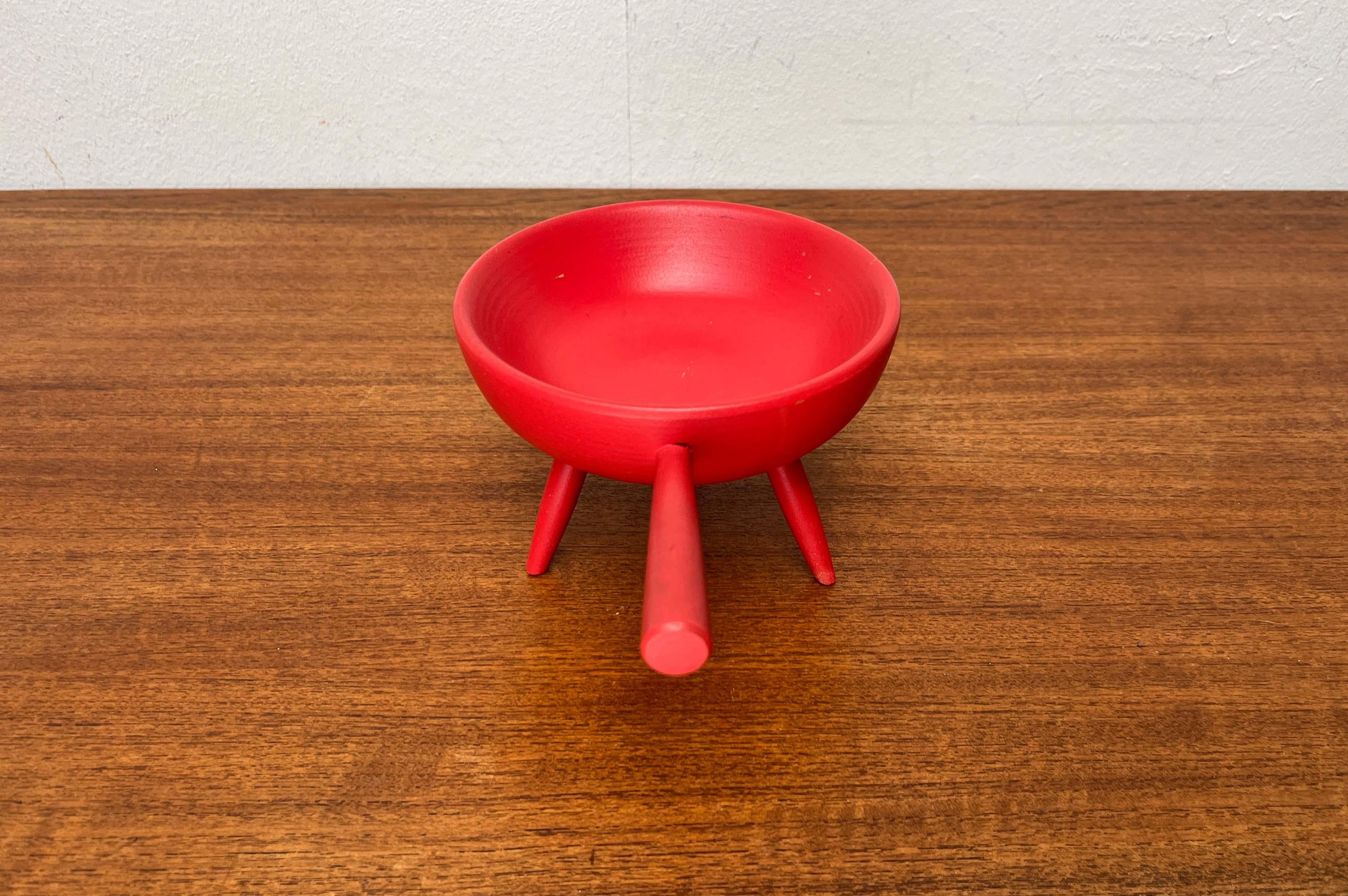 Mid-Century Modern Red Tripod Bowl in Wood from Paavo Asikainen, Finland, 1960s For Sale 10