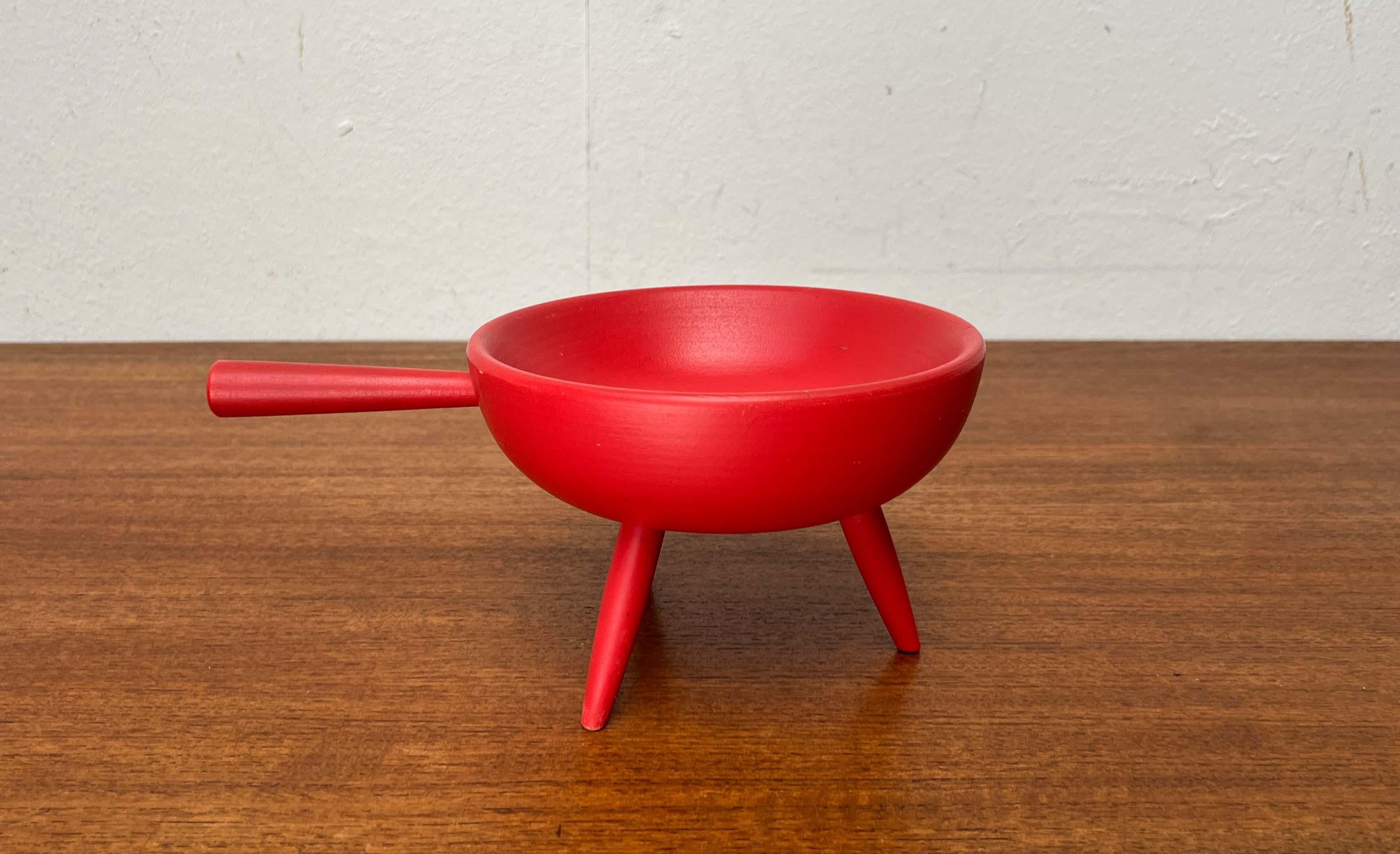 Mid-Century Modern Red Tripod Bowl in Wood from Paavo Asikainen, Finland, 1960s For Sale 12