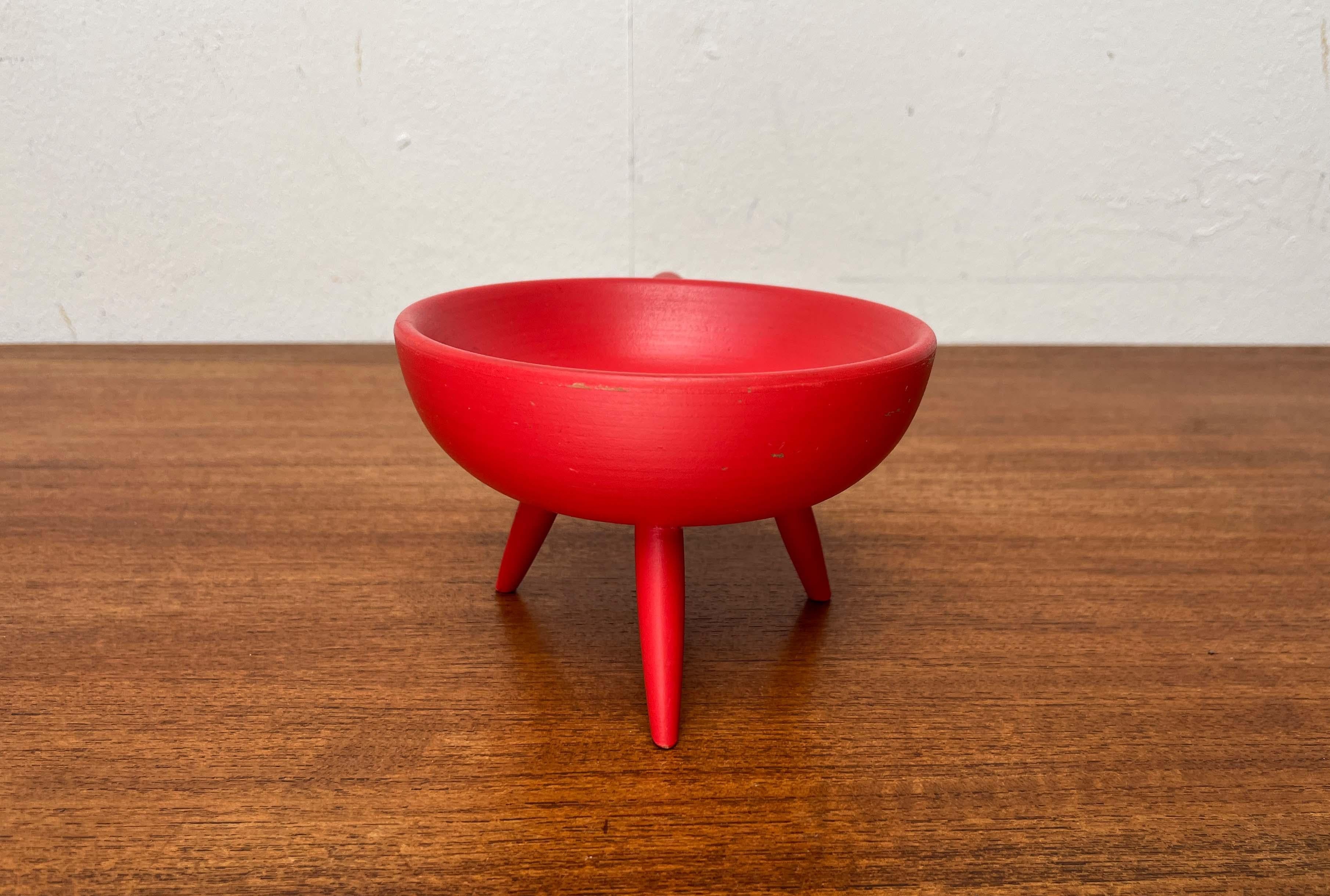 Mid-Century Modern Red Tripod Bowl in Wood from Paavo Asikainen, Finland, 1960s For Sale 14