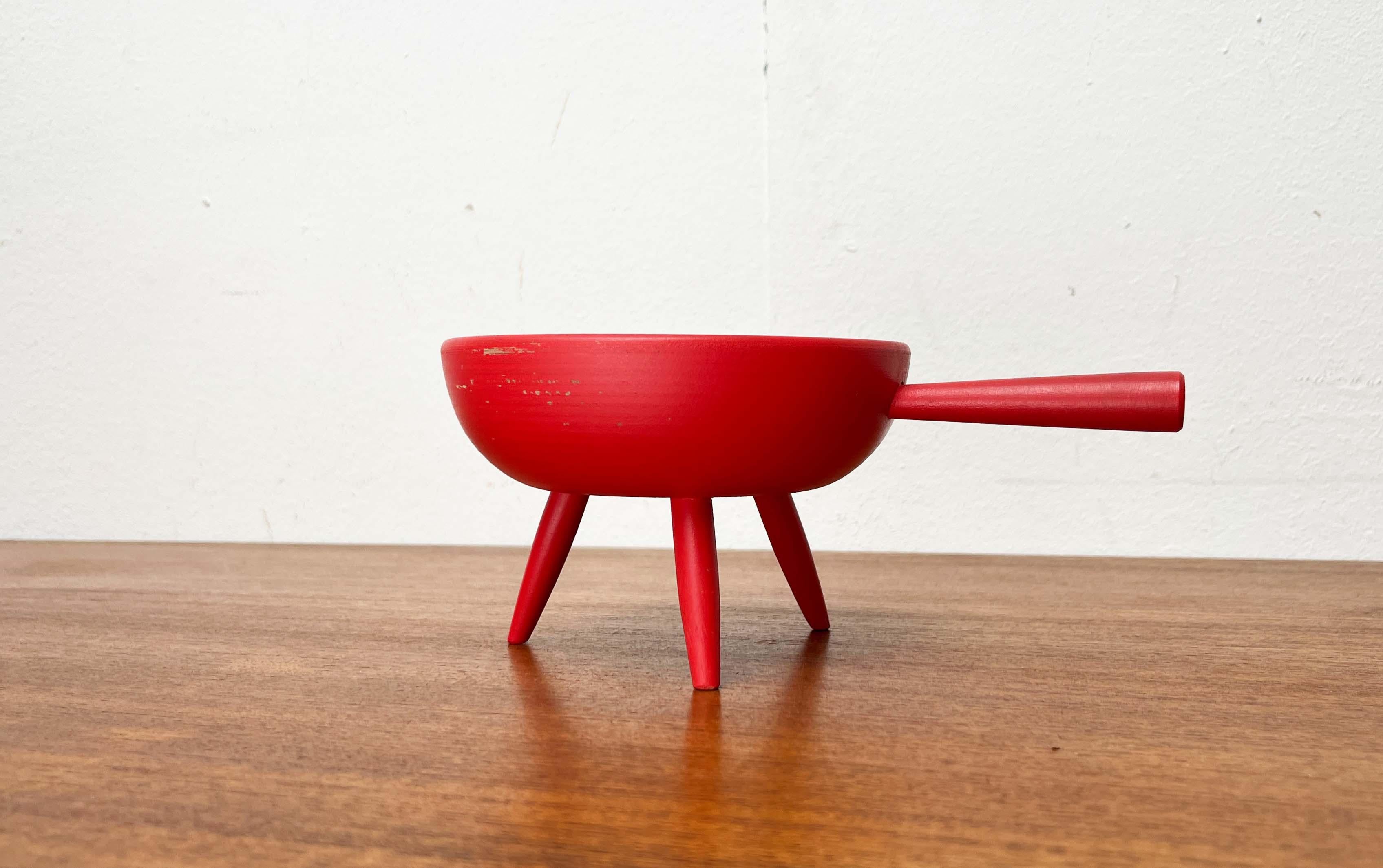 Mid-Century Modern Red Tripod Bowl in Wood from Paavo Asikainen, Finland, 1960s For Sale 1
