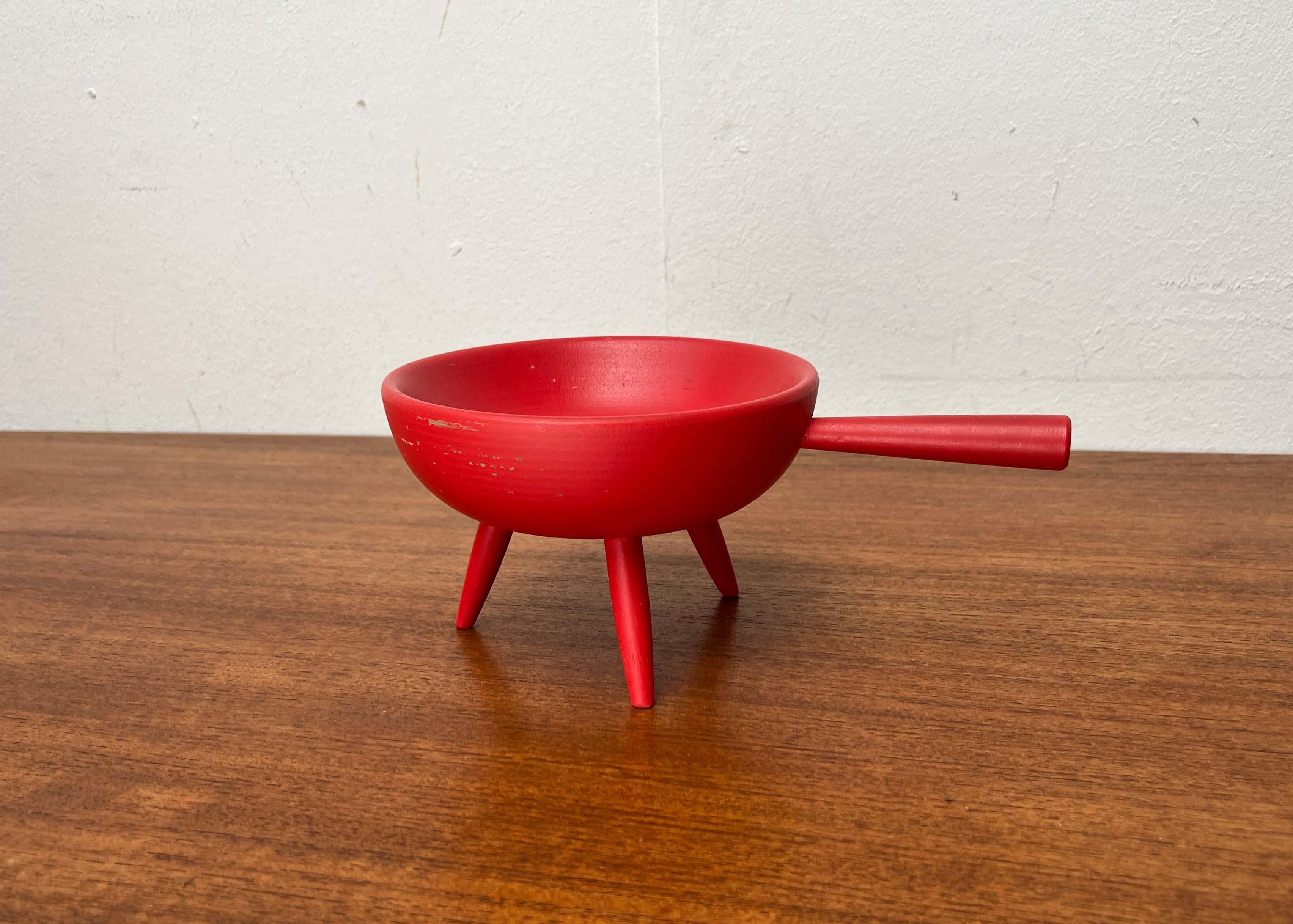 Mid-Century Modern Red Tripod Bowl in Wood from Paavo Asikainen, Finland, 1960s For Sale 2