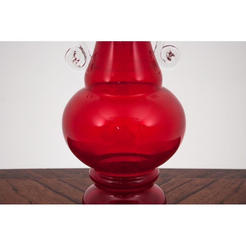 Rote Vase aus der Jahrhundertmitte:: Polen:: 1980er Jahre (Moderne der Mitte des Jahrhunderts) im Angebot