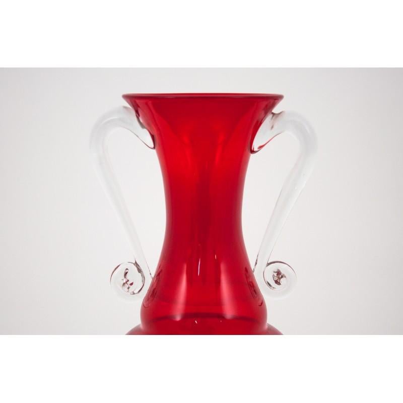 Mid-Century Modern Red Vase, Poland, 1980s In Good Condition For Sale In Chorzów, PL