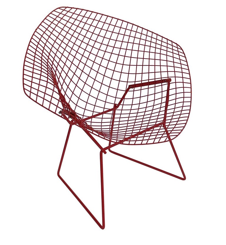 Une chaise diamant classique conçue par Harry Bertoia et produite par Knoll. Cette chaise est recouverte d'un revêtement en poudre rouge d'usine. Toujours utilisé à l'intérieur mais pourrait être utilisé comme chaise de patio.
