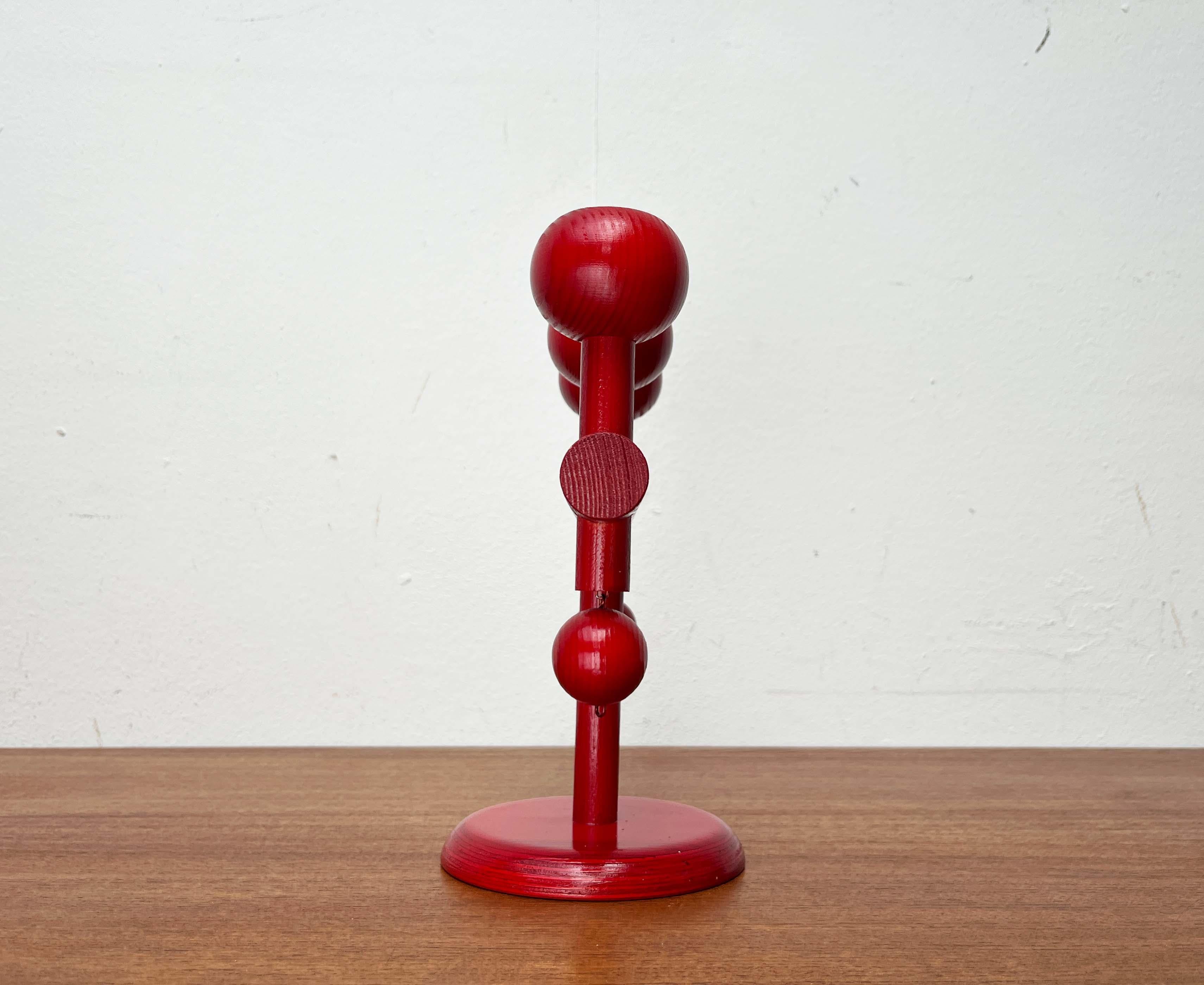 Moderner roter Holz-Kerzenständer aus der Jahrhundertmitte von Aarikka, Finnland, 1960er Jahre im Angebot 10