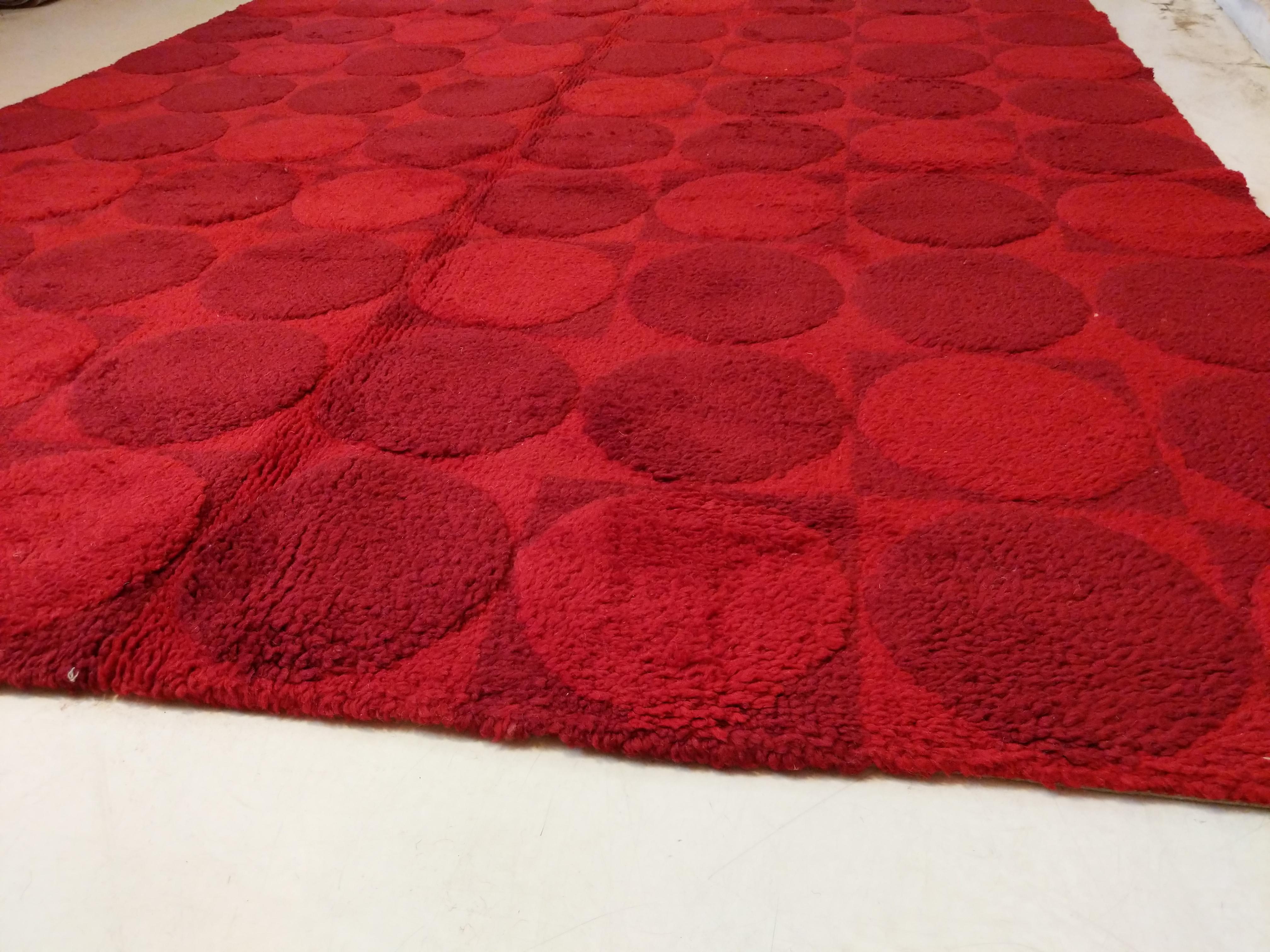 Mid-Century Modern Red Wool Rug For Sale 3