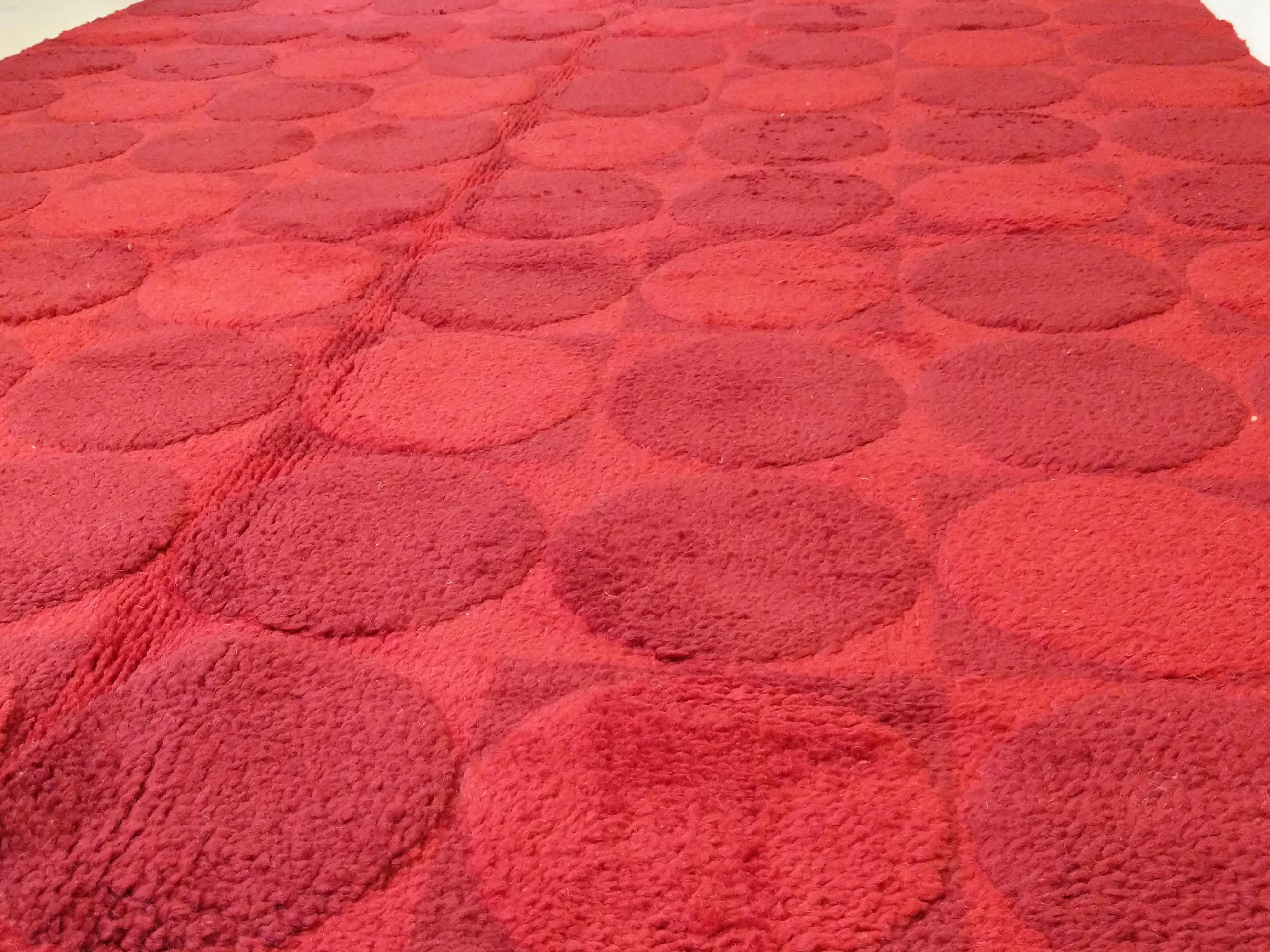 Mid-Century Modern Red Wool Rug For Sale 4