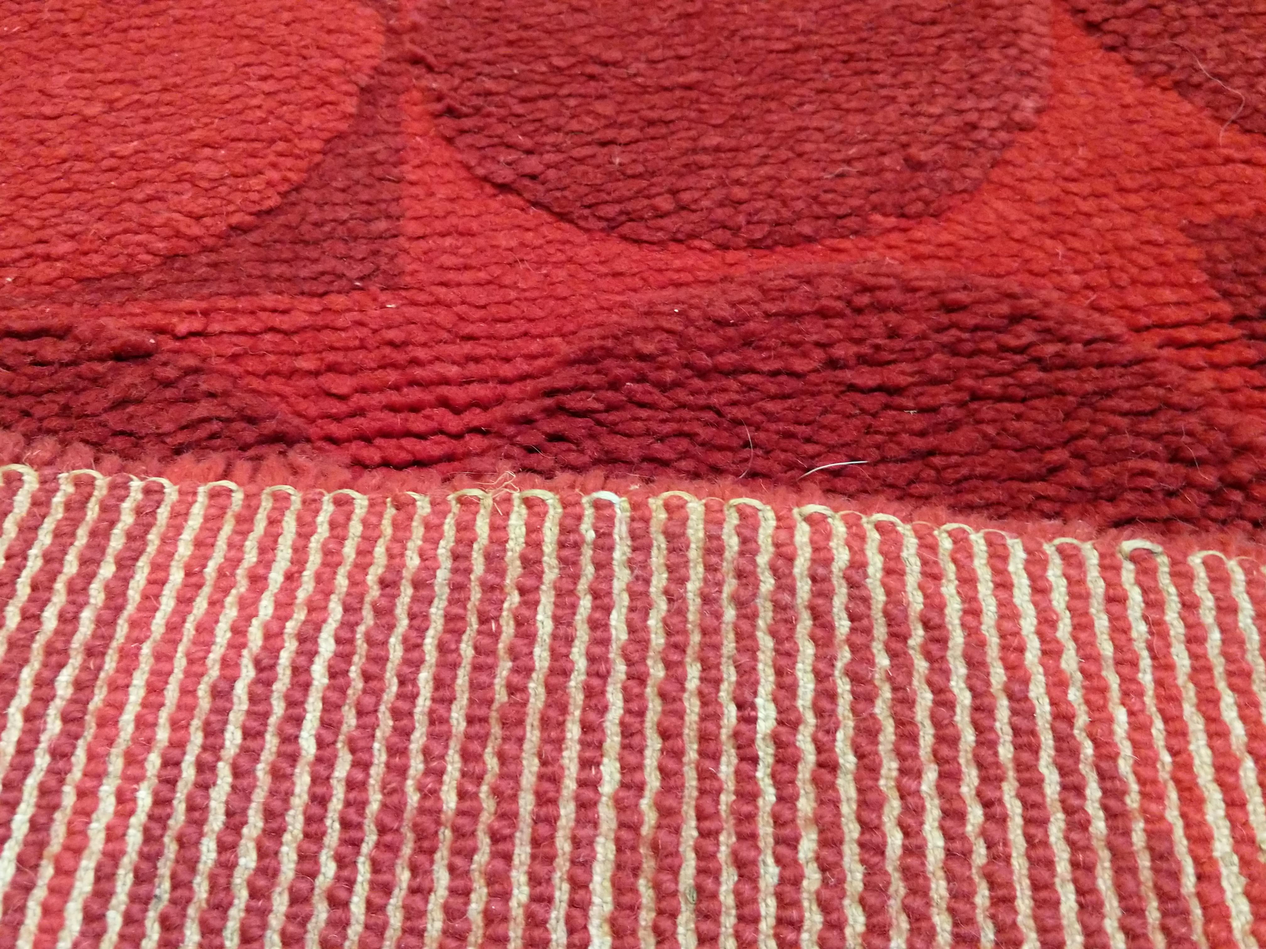 Mid-Century Modern Red Wool Rug In Excellent Condition For Sale In Milan, IT