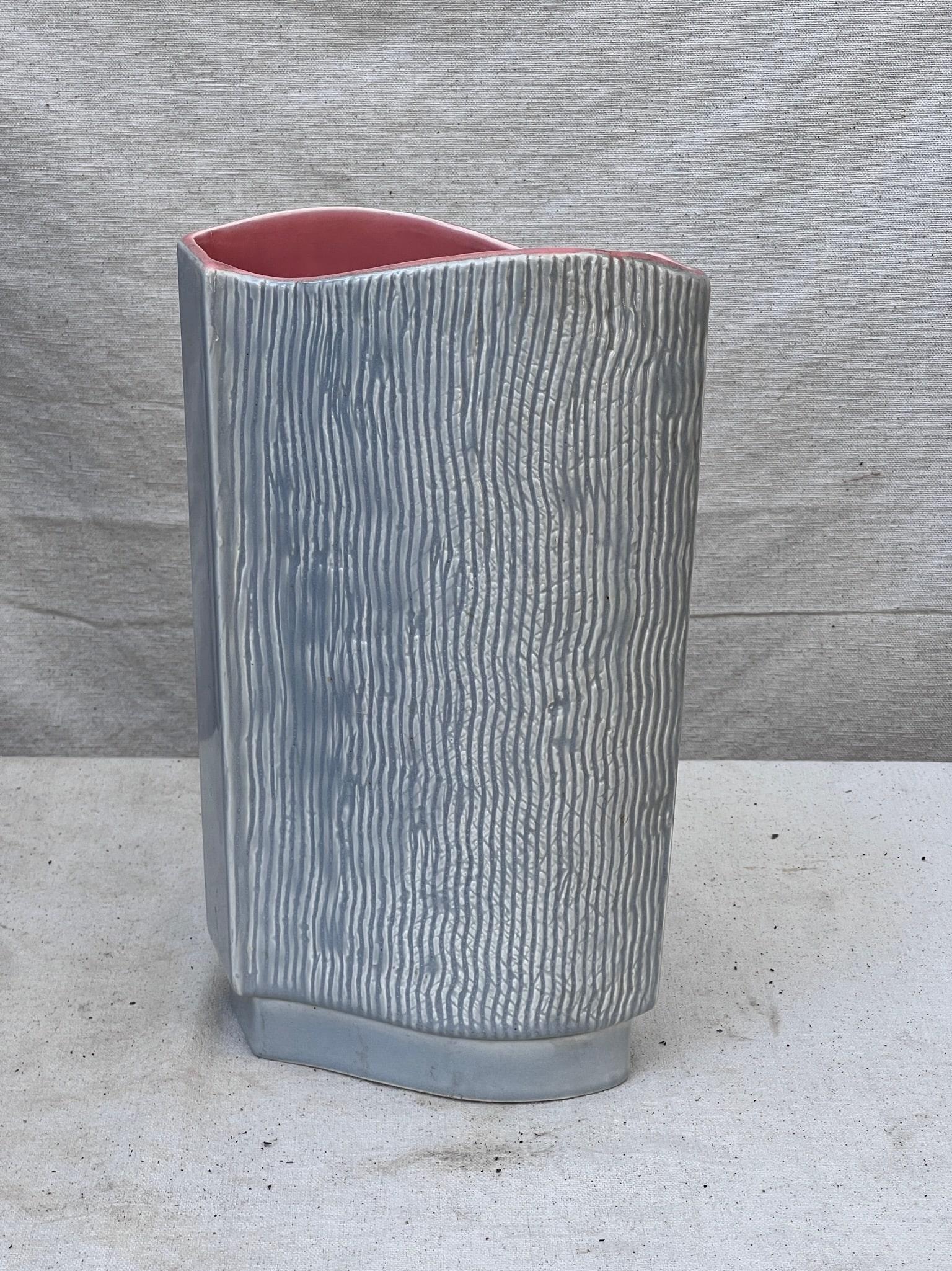 Hand-Crafted Mid-Century Modern Redwing Porcelain Vase For Sale